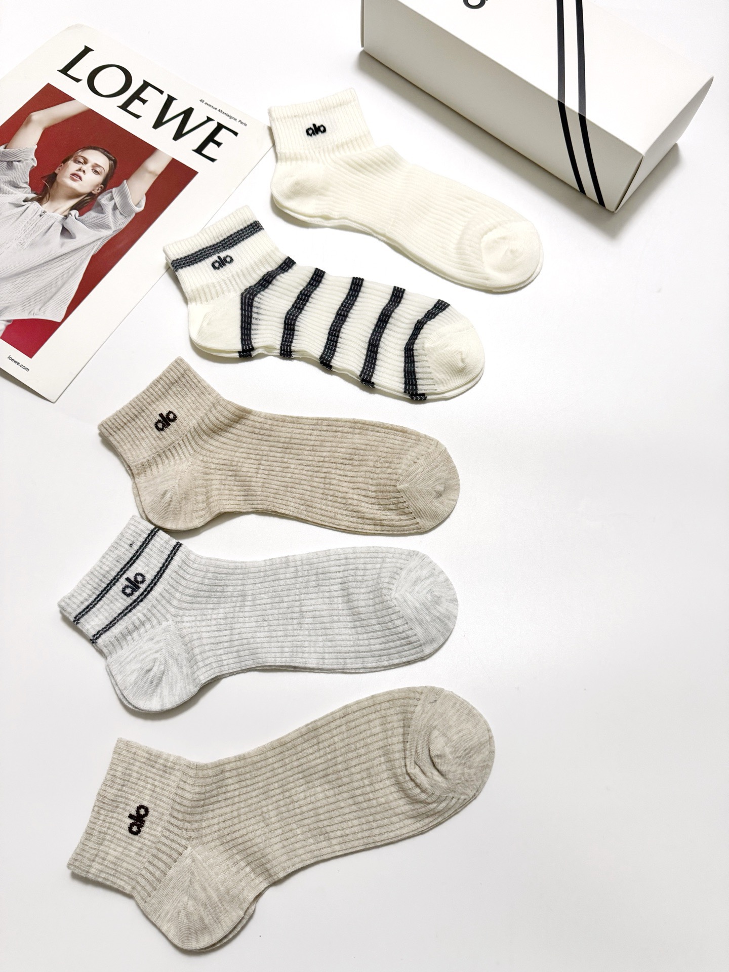 配包装🌟【一盒5 双】 🌟alo 经典字母logo纯棉短袜 男女同款，ins超火爆红人同款，精美 面料，