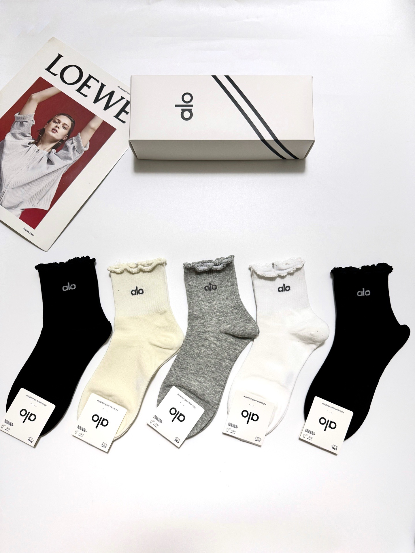 配包装🌟【一盒5 双】 🌟alo 经典字母logo纯棉短袜 中筒袜 ， 男女同款，ins超火爆红人同款，