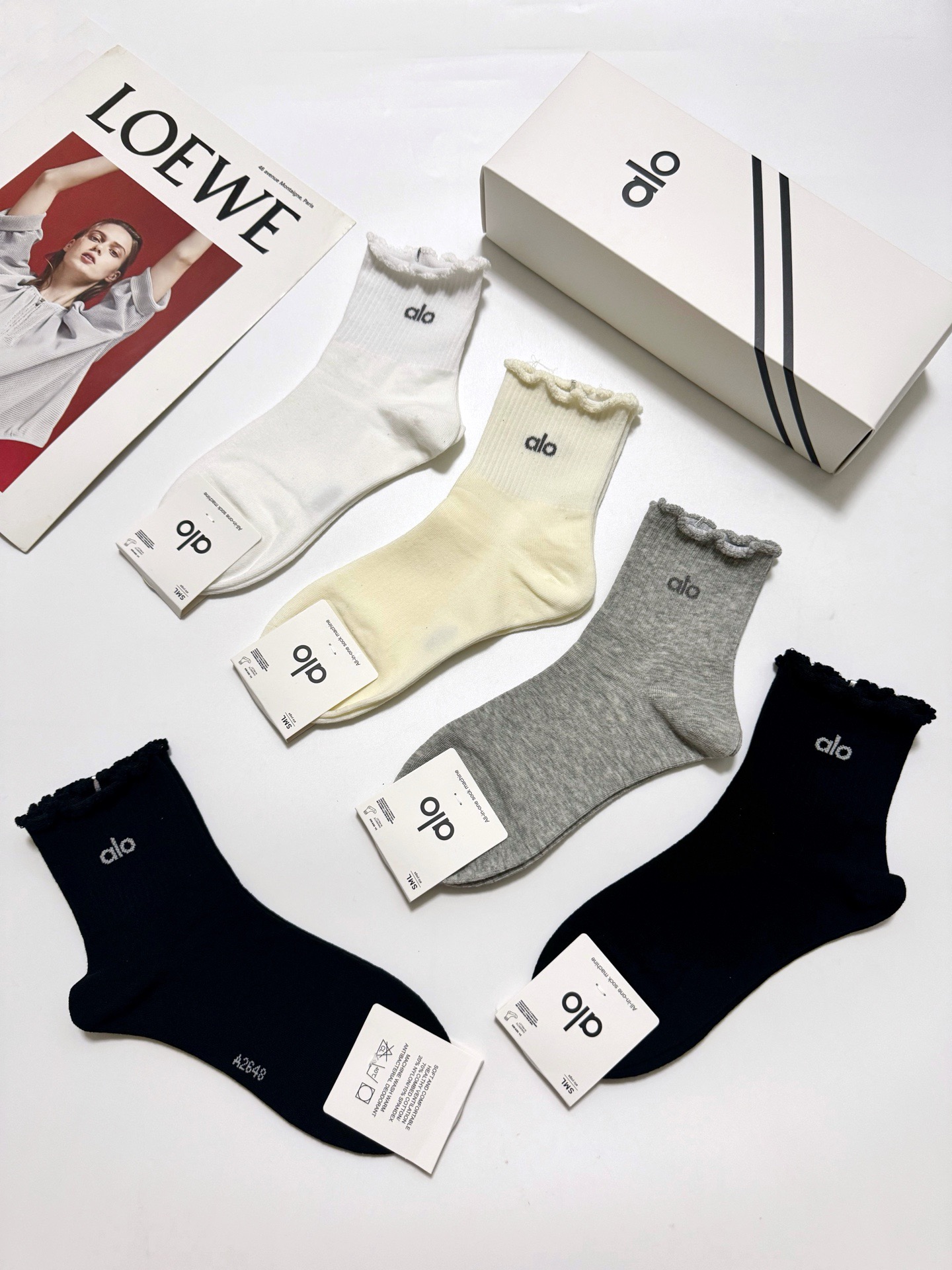 配包装🌟【一盒5 双】 🌟alo 经典字母logo纯棉短袜 中筒袜 ， 男女同款，ins超火爆红人同款，