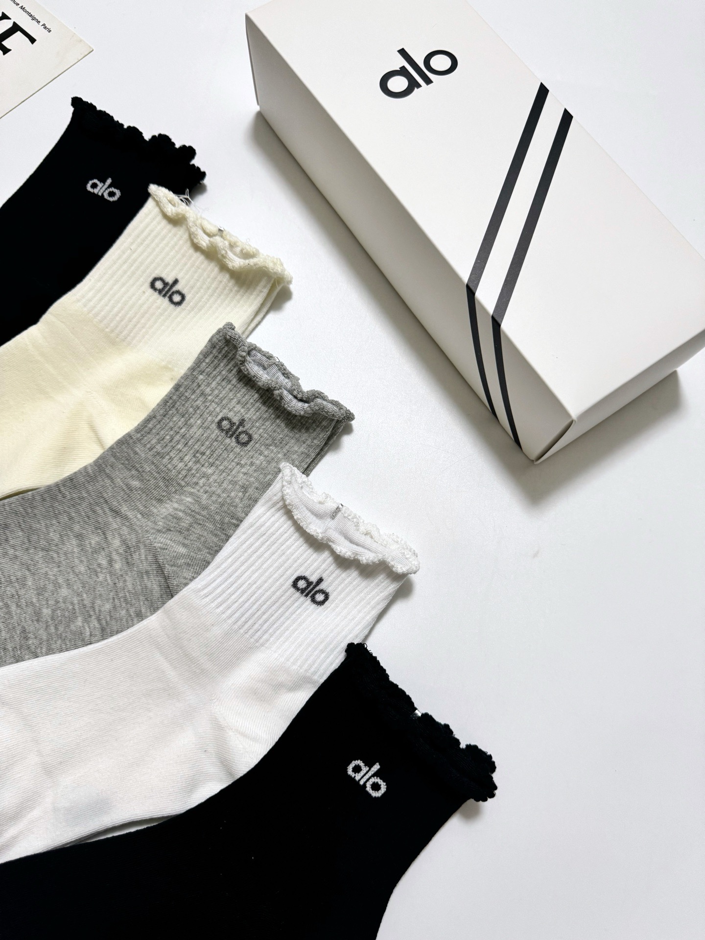 配包装🌟【一盒5 双】 🌟alo 经典字母logo纯棉短袜 中筒袜 ， 男女同款，ins超火爆红人同款，