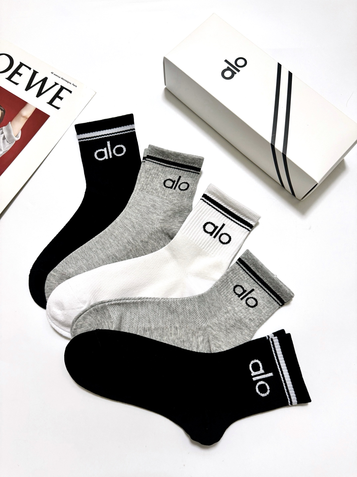 配包装🌟【一盒5 双】 🌟alo 经典字母logo纯棉短袜 中筒袜 ， 男女同款，ins超火爆红人同款，