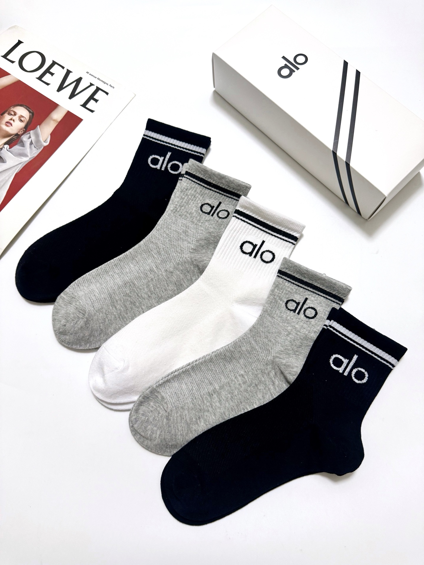 配包装🌟【一盒5 双】 🌟alo 经典字母logo纯棉短袜 中筒袜 ， 男女同款，ins超火爆红人同款，