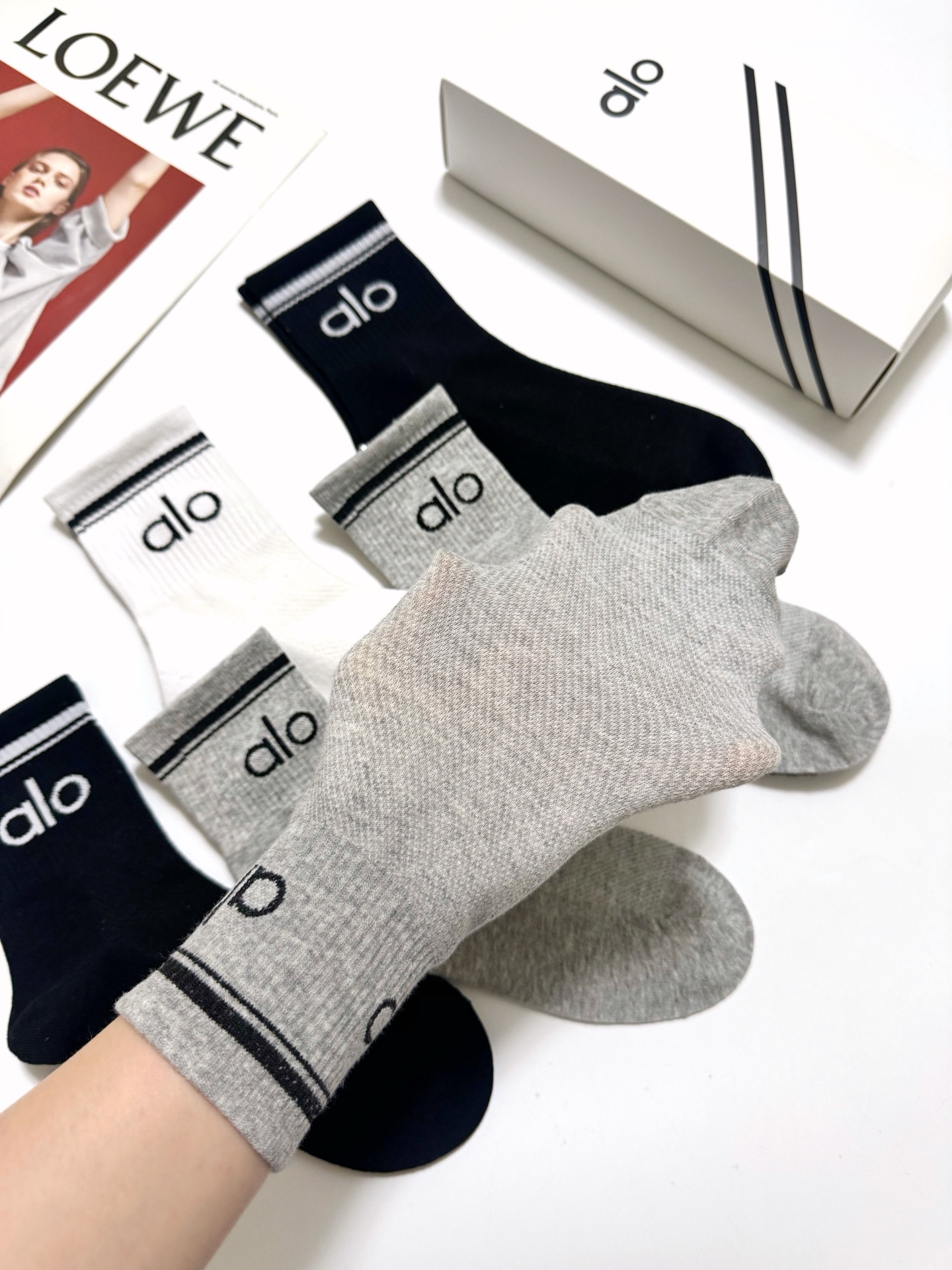 配包装🌟【一盒5 双】 🌟alo 经典字母logo纯棉短袜 中筒袜 ， 男女同款，ins超火爆红人同款，