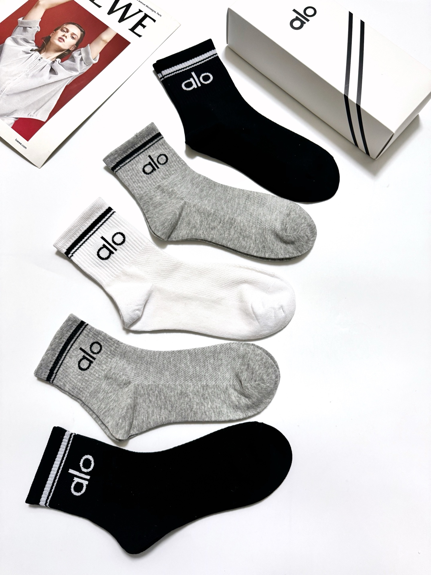 配包装🌟【一盒5 双】 🌟alo 经典字母logo纯棉短袜 中筒袜 ， 男女同款，ins超火爆红人同款，