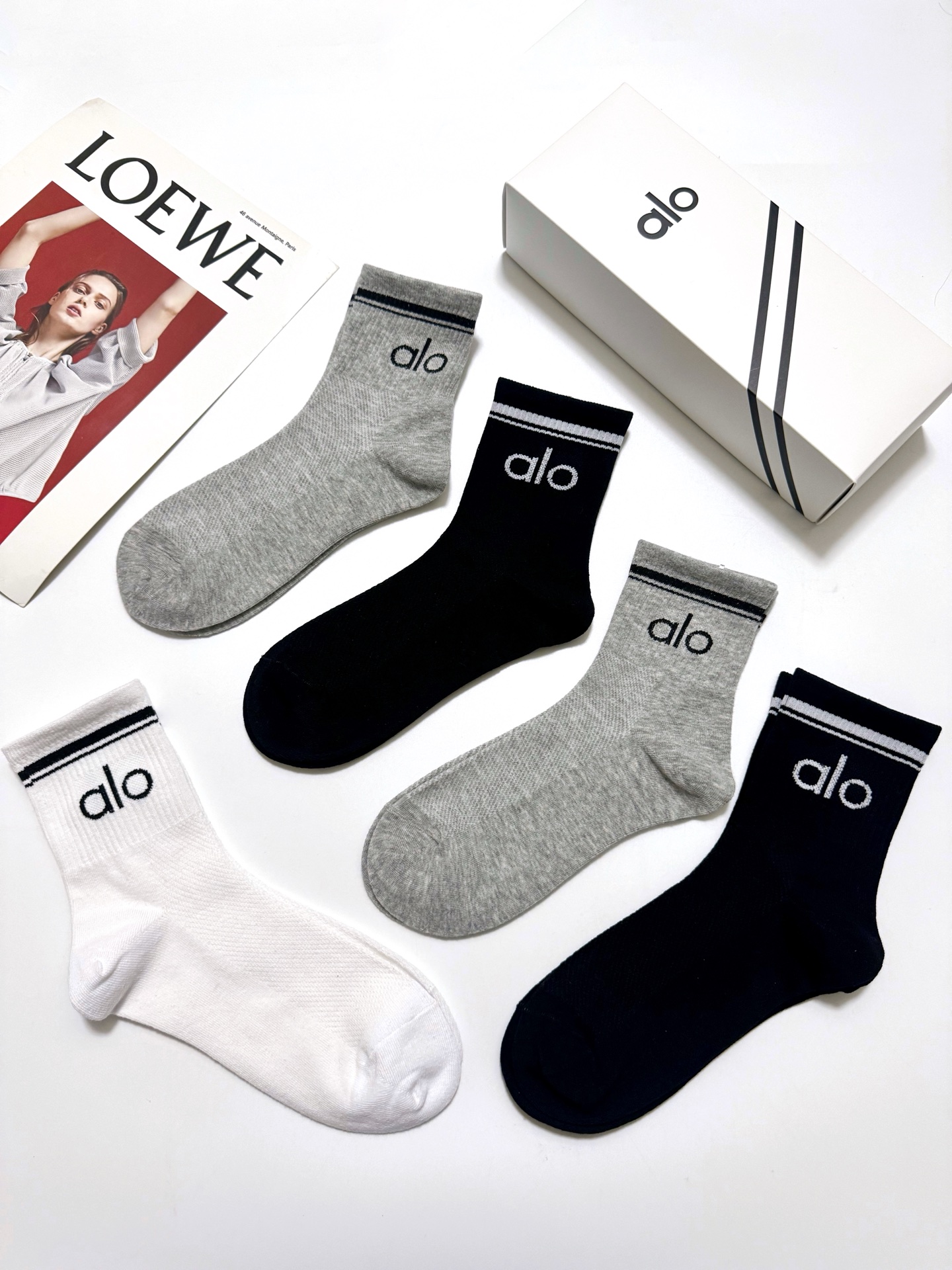 配包装🌟【一盒5 双】 🌟alo 经典字母logo纯棉短袜 中筒袜 ， 男女同款，ins超火爆红人同款，