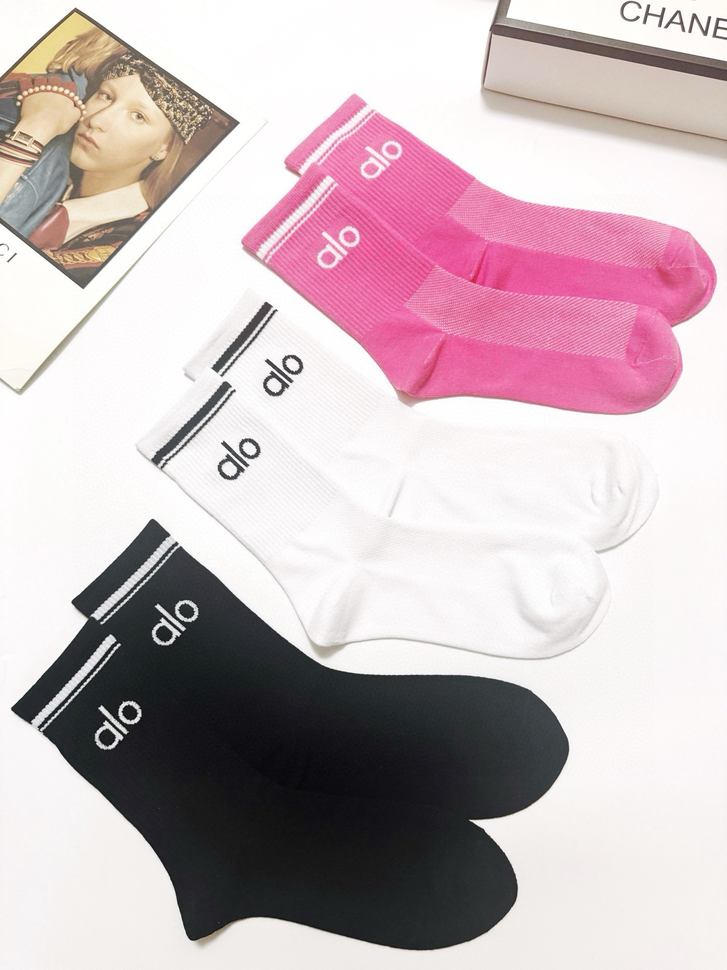 配包装🌟【一盒3双】 🌟 alo 经典字母logo 纯棉中筒袜 ，ins超火爆小腿短袜，纯棉面料，潮人必