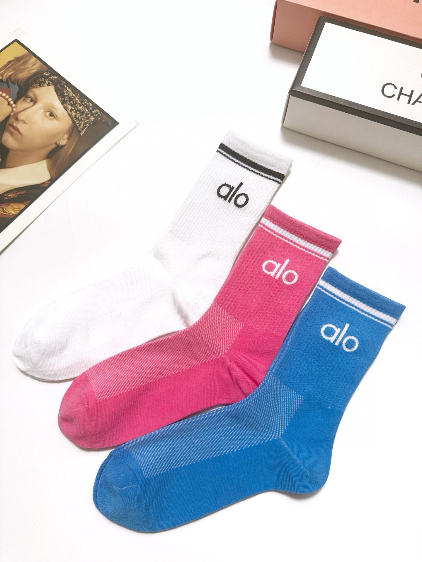 配包装🌟【一盒3双】 🌟 alo 经典字母logo 纯棉中筒袜 ，ins超火爆小腿短袜，纯棉面料，潮人必