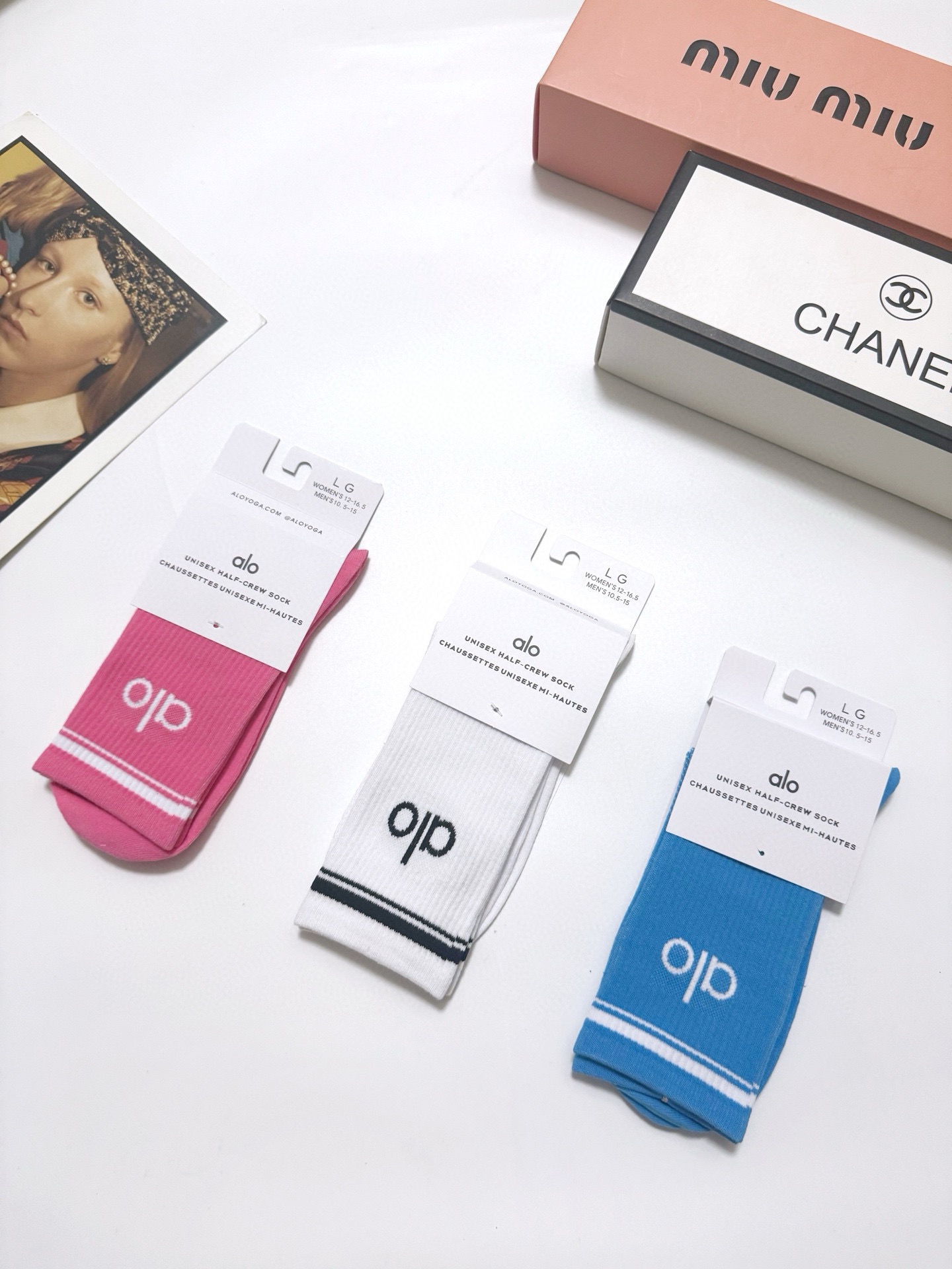 配包装🌟【一盒3双】 🌟 alo 经典字母logo 纯棉中筒袜 ，ins超火爆小腿短袜，纯棉面料，潮人必