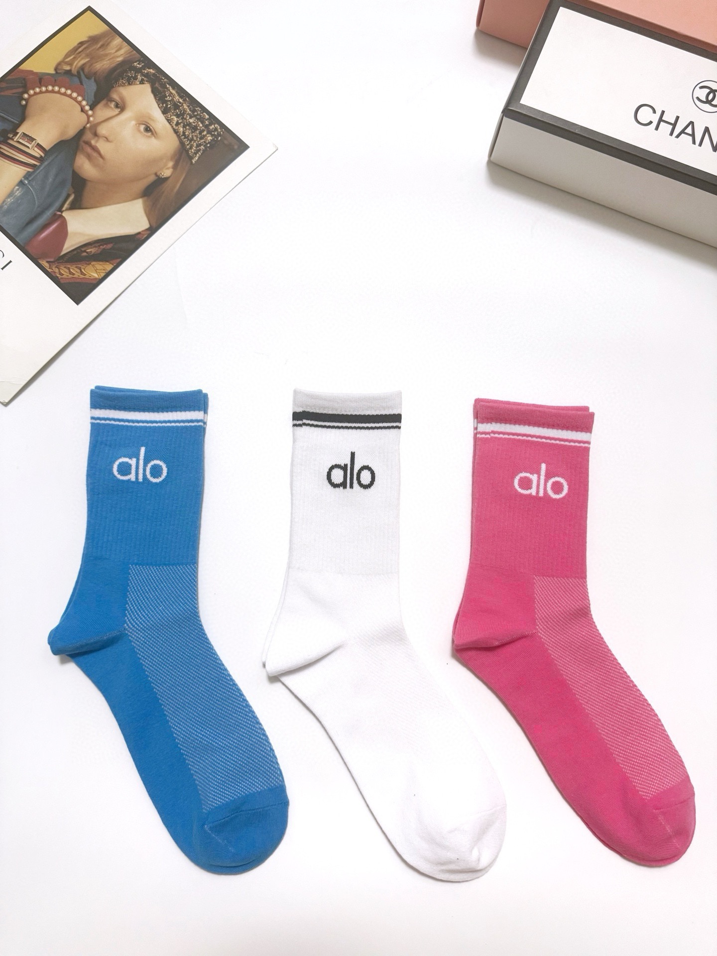 配包装🌟【一盒3双】 🌟 alo 经典字母logo 纯棉中筒袜 ，ins超火爆小腿短袜，纯棉面料，潮人必