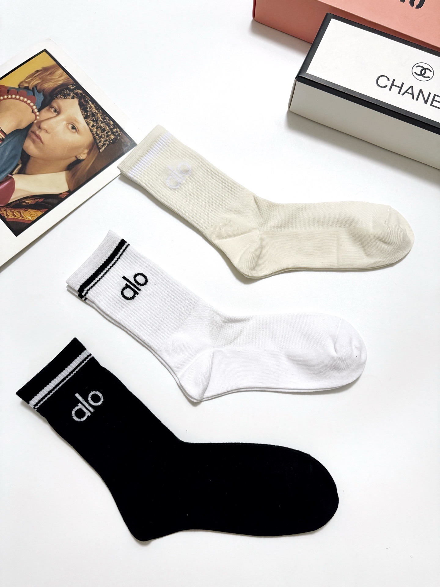 配包装🌟【一盒3双】 🌟 alo 经典字母logo 纯棉中筒袜 ，ins超火爆小腿短袜，纯棉面料，潮人必
