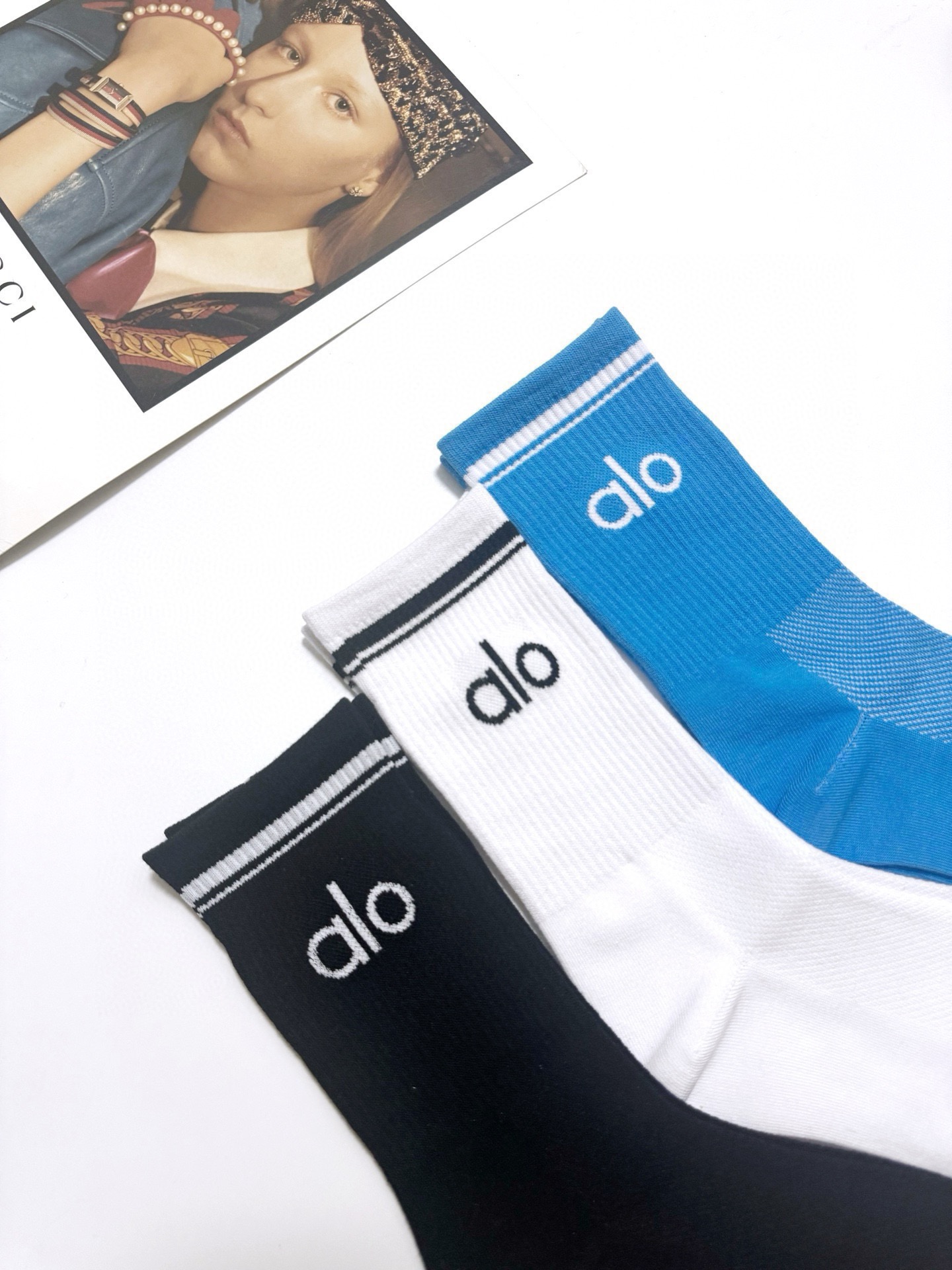 配包装🌟【一盒3双】 🌟 alo 经典字母logo 纯棉中筒袜 ，ins超火爆小腿短袜，纯棉面料，潮人必