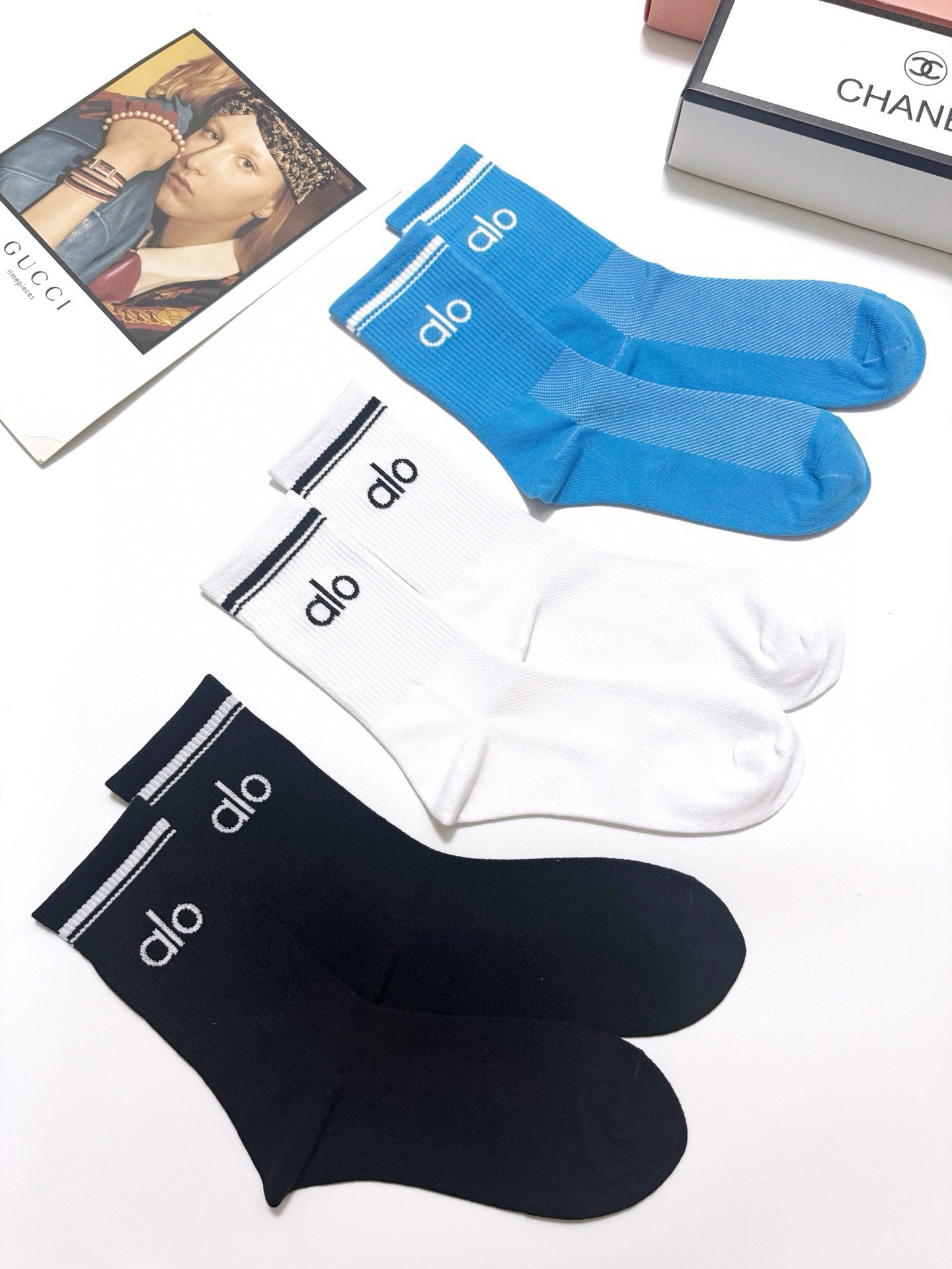 配包装🌟【一盒3双】 🌟 alo 经典字母logo 纯棉中筒袜 ，ins超火爆小腿短袜，纯棉面料，潮人必