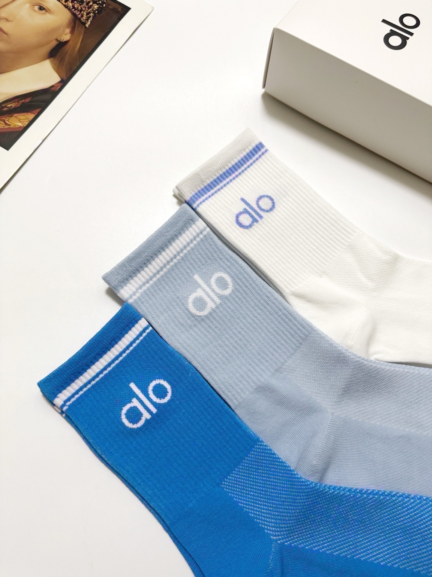 配包装🌟【一盒3双】 🌟 alo 经典字母logo 纯棉中筒袜 ，ins超火爆小腿短袜，纯棉面料，潮人必