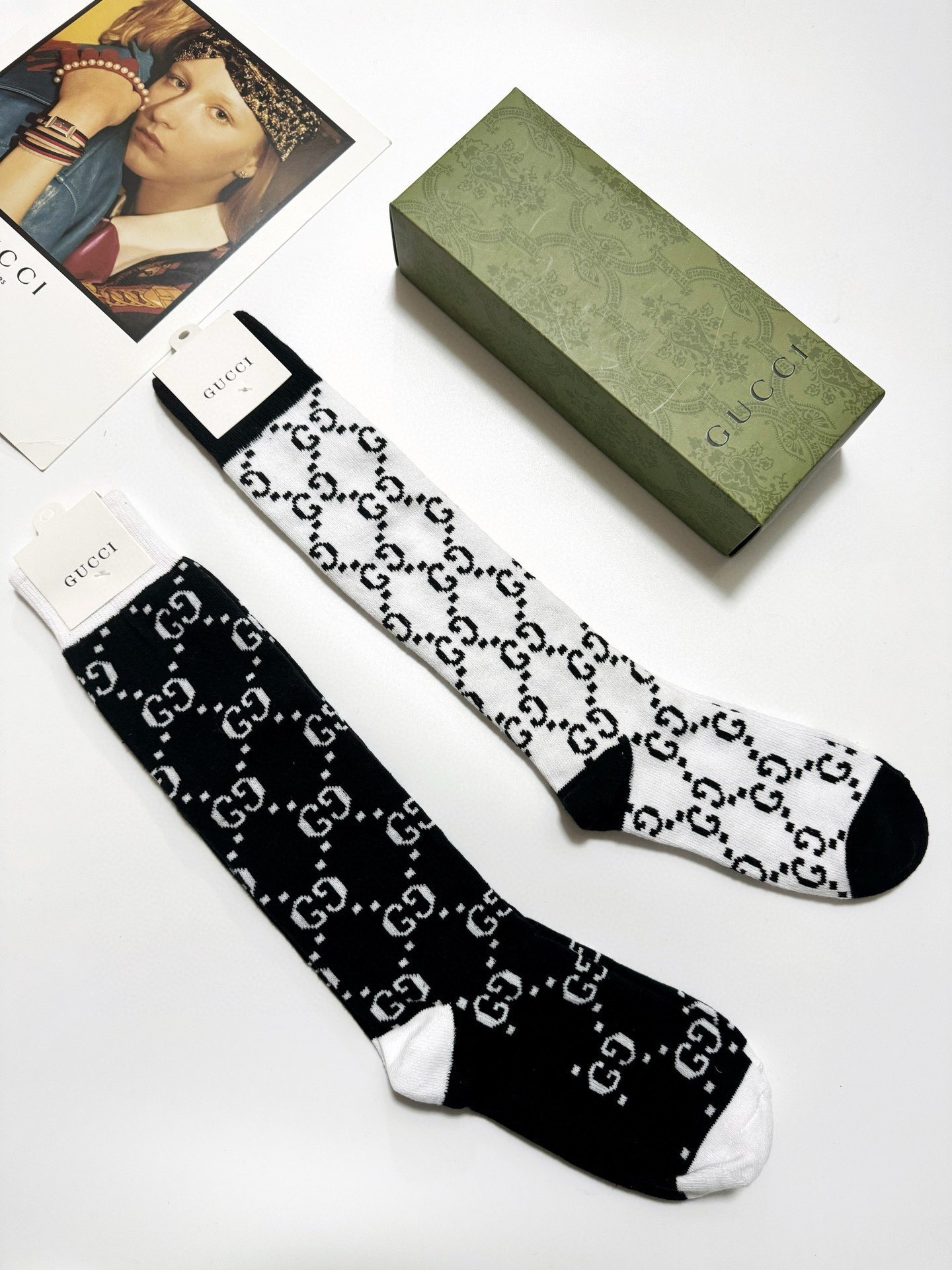 配包装🌟【一盒2 双】🌟Gucci 古奇 爆款双G字母 长筒袜 小腿袜🔥专柜同步发售ing ，巨多明星红