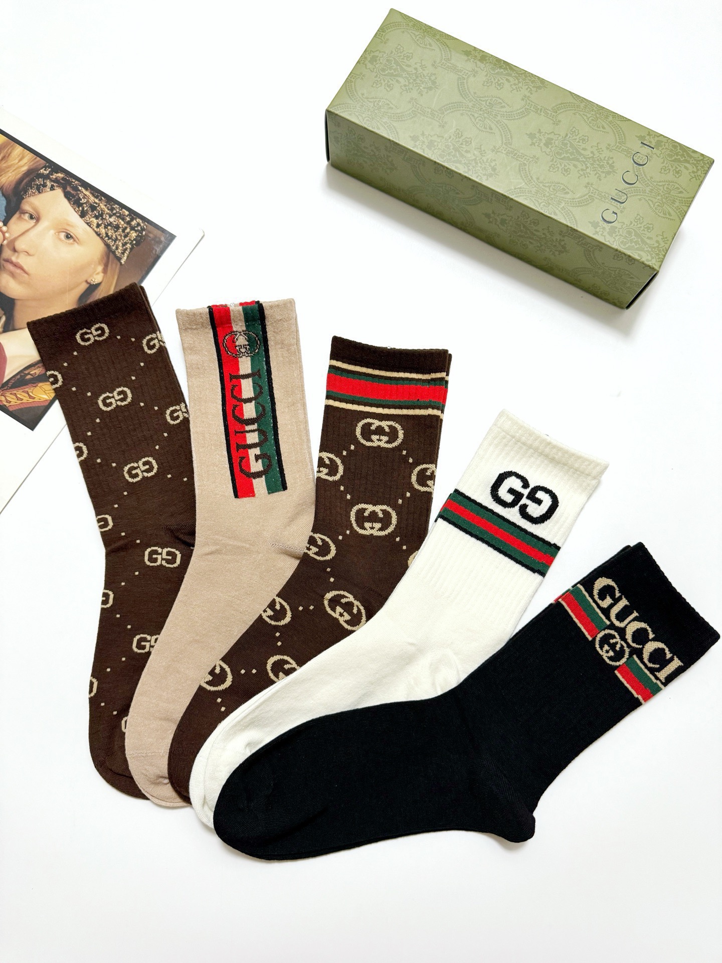 配包装🌟【一盒5 双】 🌟Gucci 古琦 经典字母logo 纯棉中筒袜 ，ins超火爆配色 ，纯棉面料