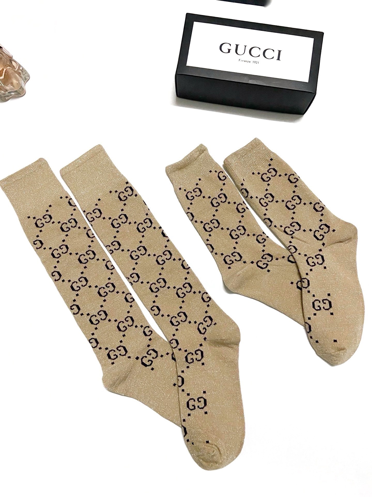 配包装🌟【一盒2 双】🌟Gucci 古奇 爆款金银丝长筒袜 中筒袜，超级火爆小腿袜🔥双针针织混纺金银丝材
