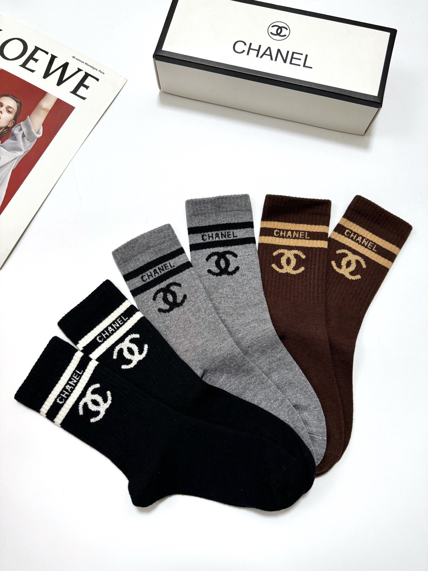 配包装🌟【一盒 3 双】🌟Chanel 香奈儿 经典字母 logo羊绒 中筒袜 ！超级软糯亲肤！🌟ins
