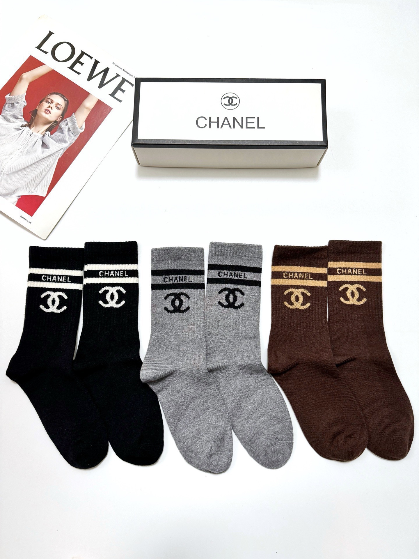 配包装🌟【一盒 3 双】🌟Chanel 香奈儿 经典字母 logo羊绒 中筒袜 ！超级软糯亲肤！🌟ins