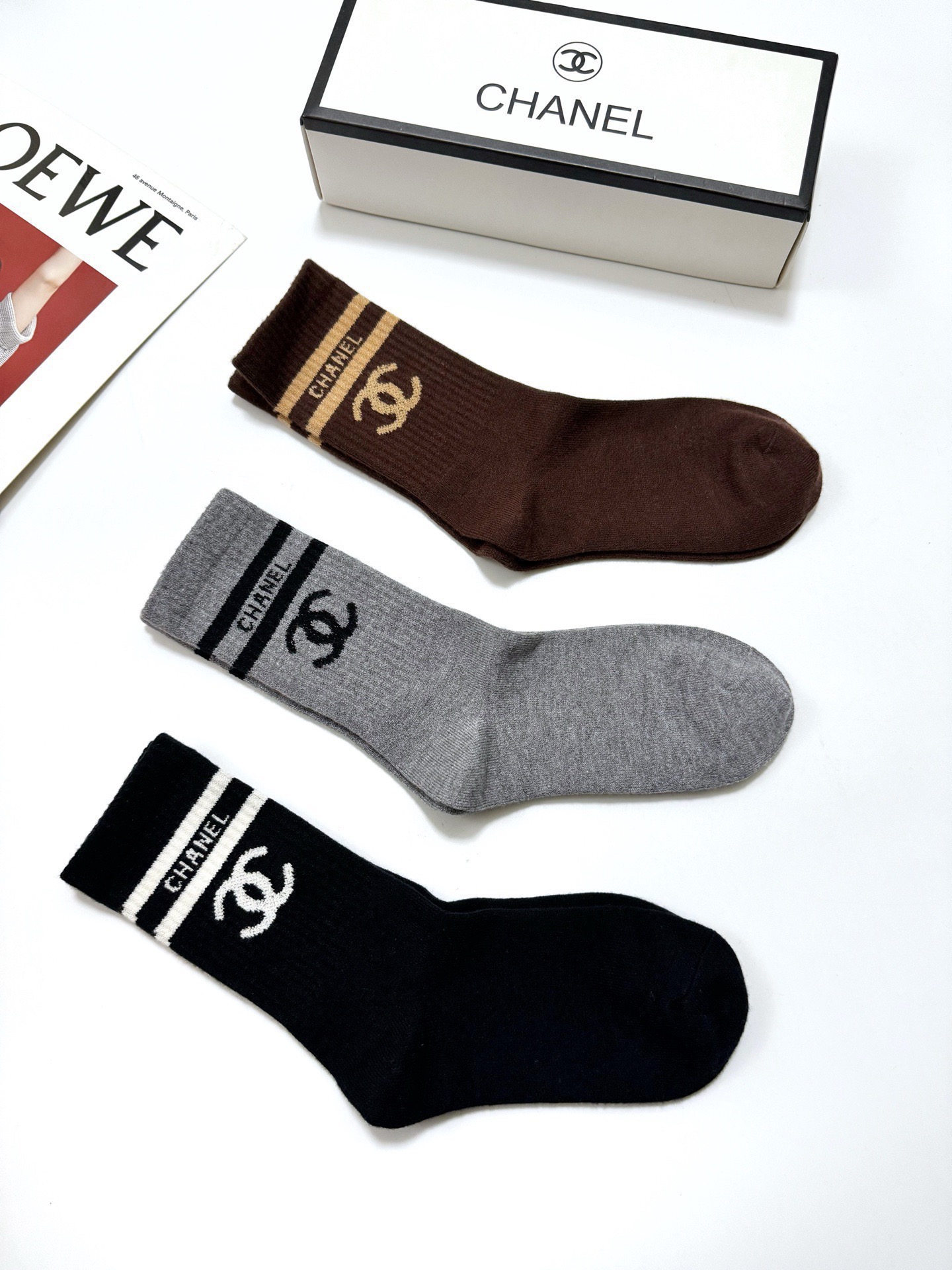 配包装🌟【一盒 3 双】🌟Chanel 香奈儿 经典字母 logo羊绒 中筒袜 ！超级软糯亲肤！🌟ins