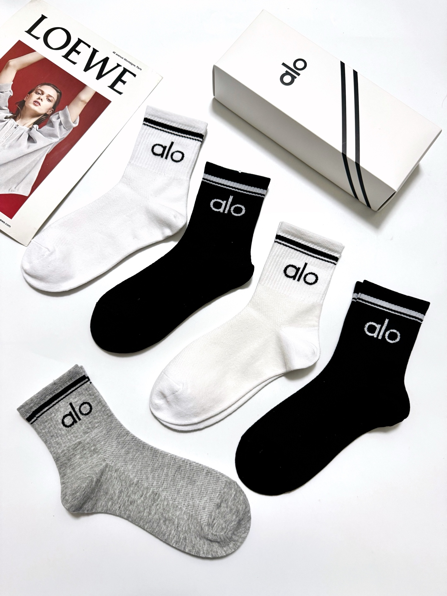 配包装🌟【一盒5 双】 🌟alo 经典字母logo纯棉短袜 中筒袜 ， 男女同款，ins超火爆红人同款，