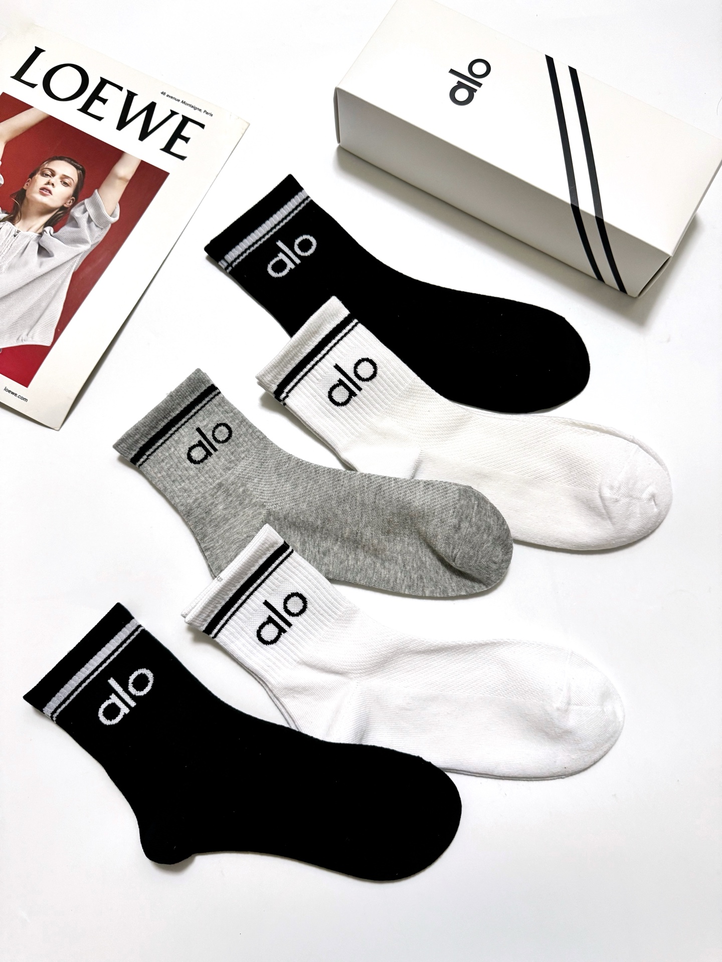 配包装🌟【一盒5 双】 🌟alo 经典字母logo纯棉短袜 中筒袜 ， 男女同款，ins超火爆红人同款，