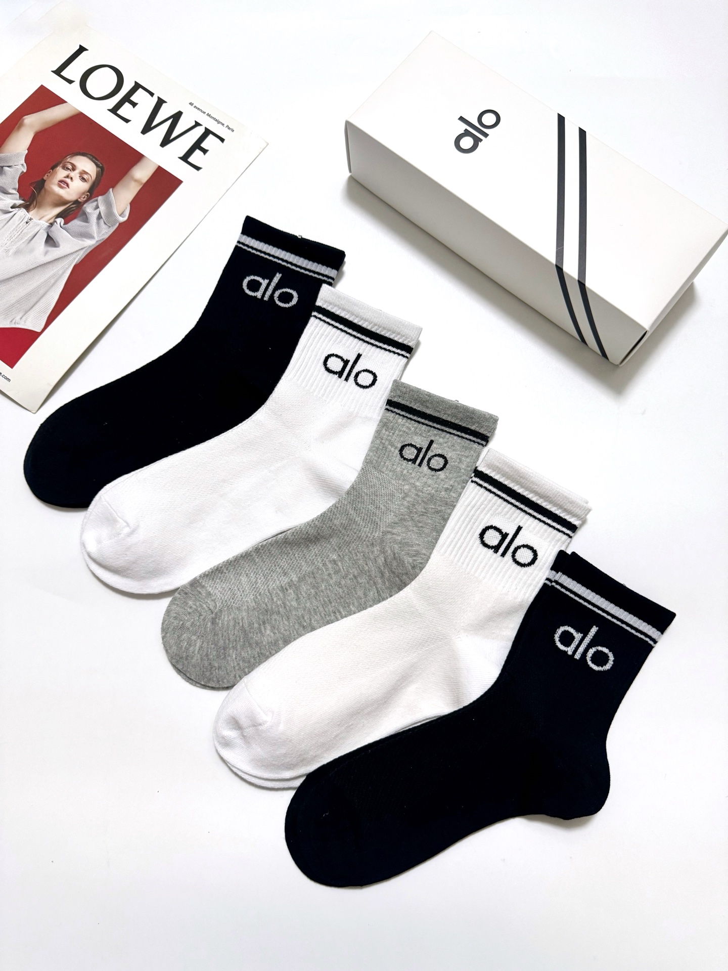 配包装🌟【一盒5 双】 🌟alo 经典字母logo纯棉短袜 中筒袜 ， 男女同款，ins超火爆红人同款，