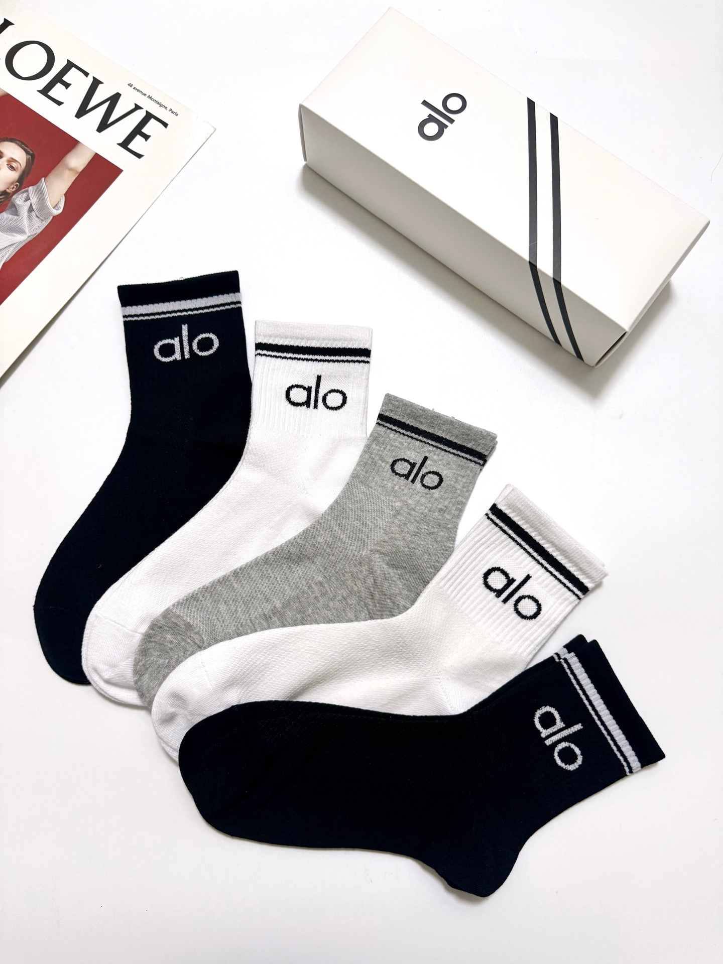 配包装🌟【一盒5 双】 🌟alo 经典字母logo纯棉短袜 中筒袜 ， 男女同款，ins超火爆红人同款，