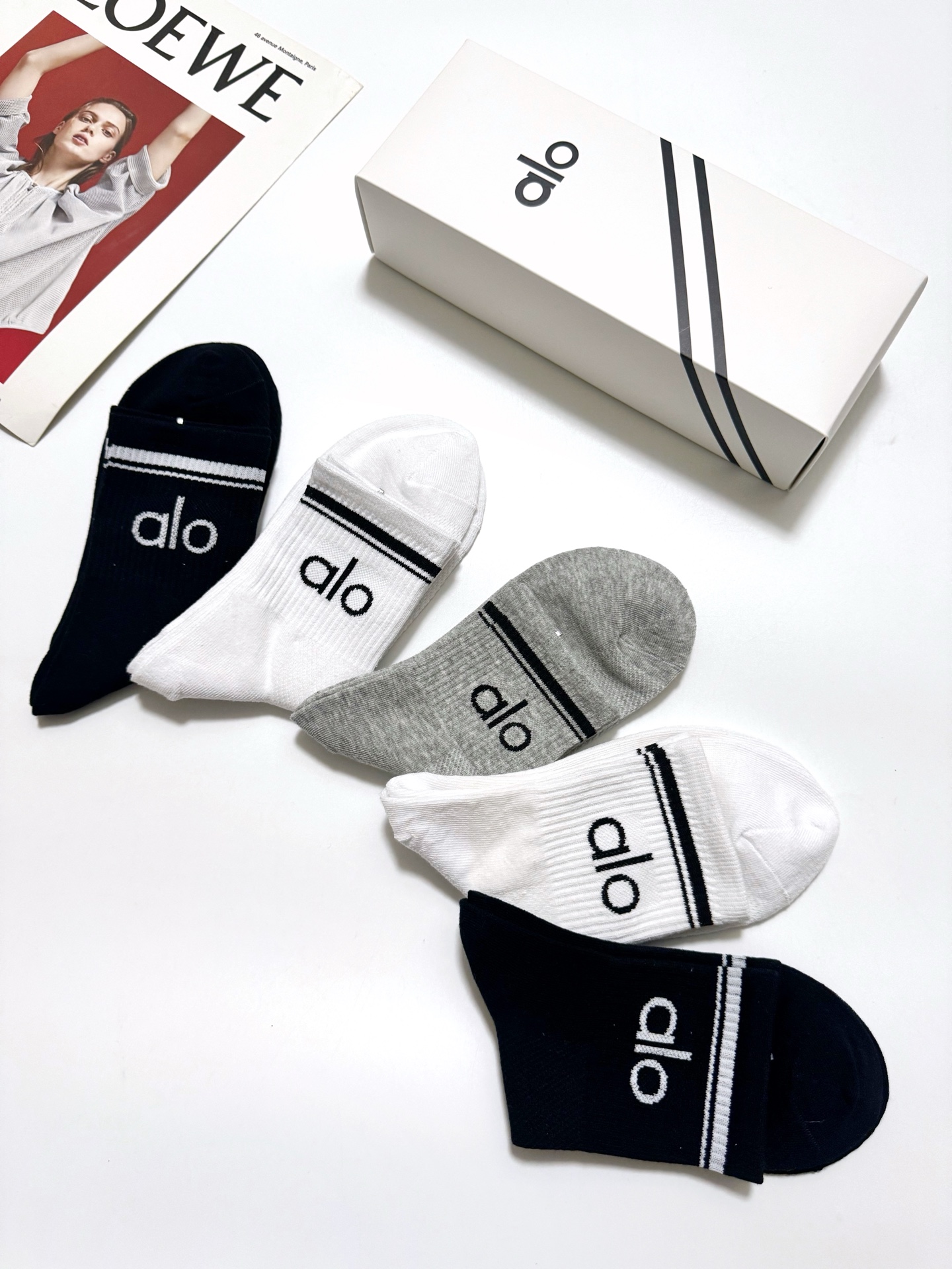 配包装🌟【一盒5 双】 🌟alo 经典字母logo纯棉短袜 中筒袜 ， 男女同款，ins超火爆红人同款，