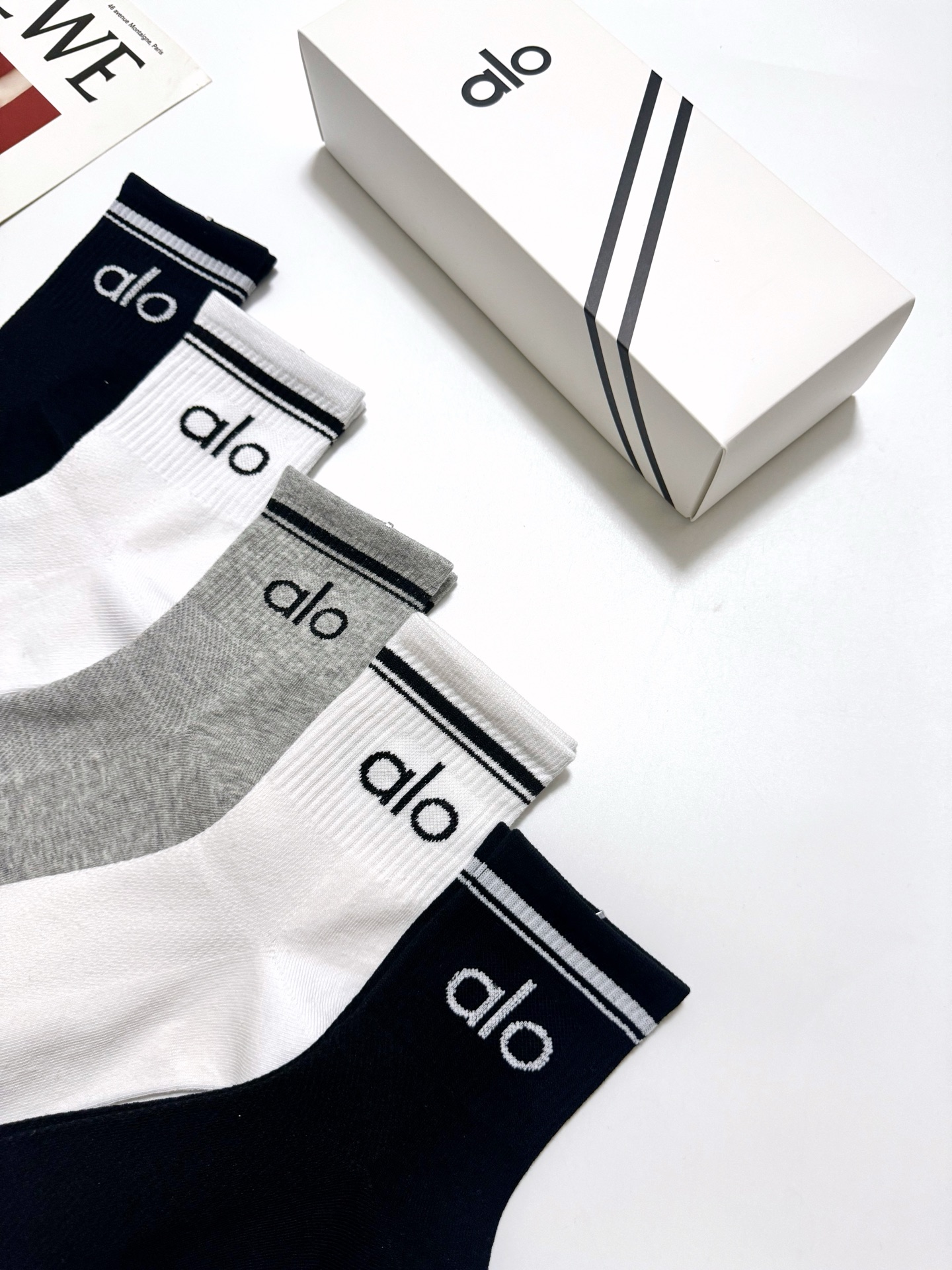 配包装🌟【一盒5 双】 🌟alo 经典字母logo纯棉短袜 中筒袜 ， 男女同款，ins超火爆红人同款，