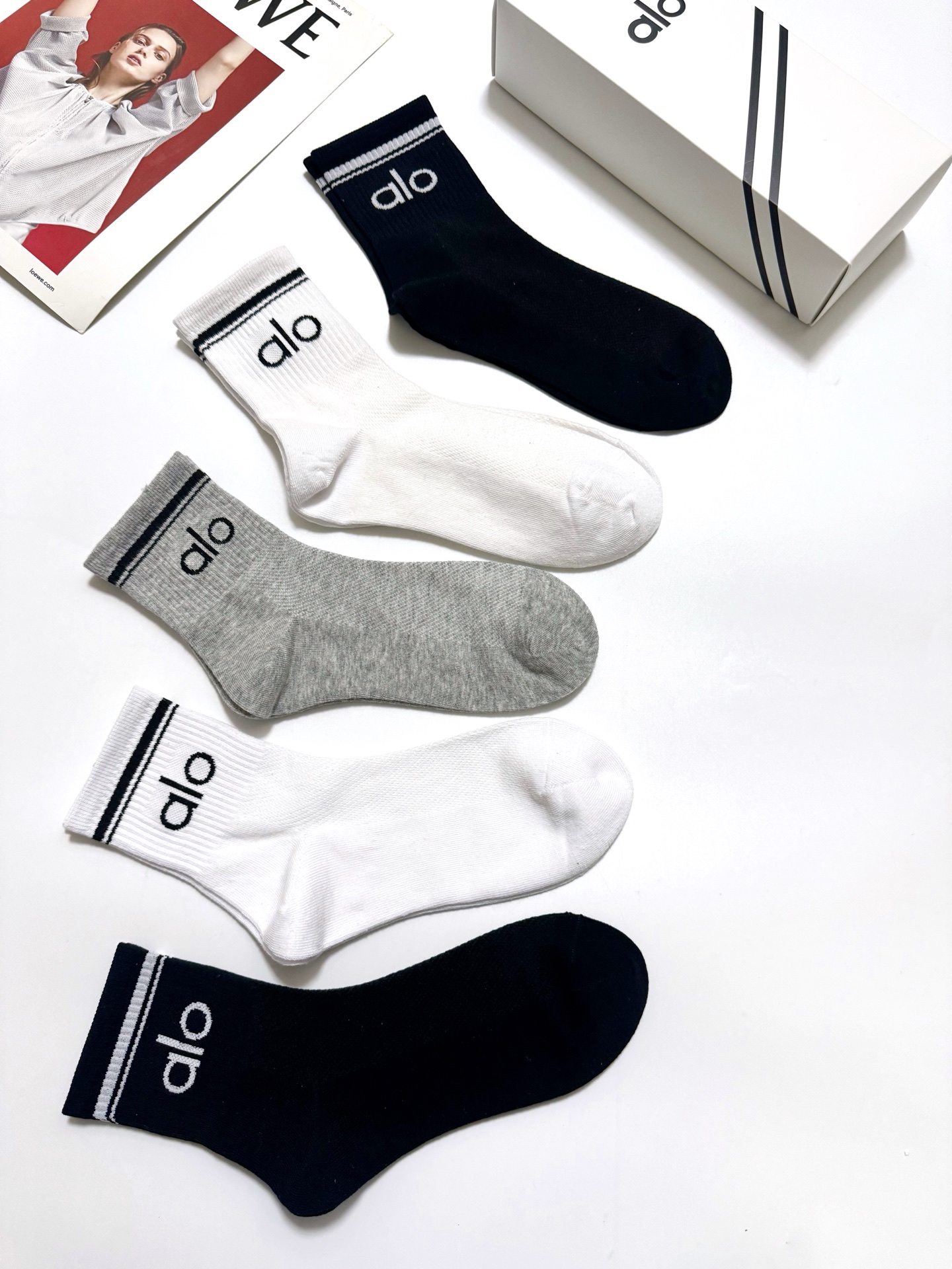 配包装🌟【一盒5 双】 🌟alo 经典字母logo纯棉短袜 中筒袜 ， 男女同款，ins超火爆红人同款，