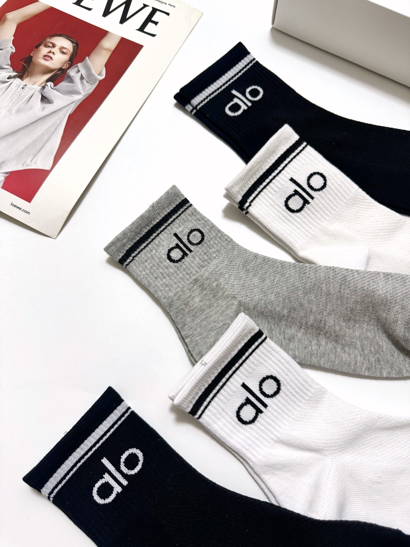 配包装🌟【一盒5 双】 🌟alo 经典字母logo纯棉短袜 中筒袜 ， 男女同款，ins超火爆红人同款，