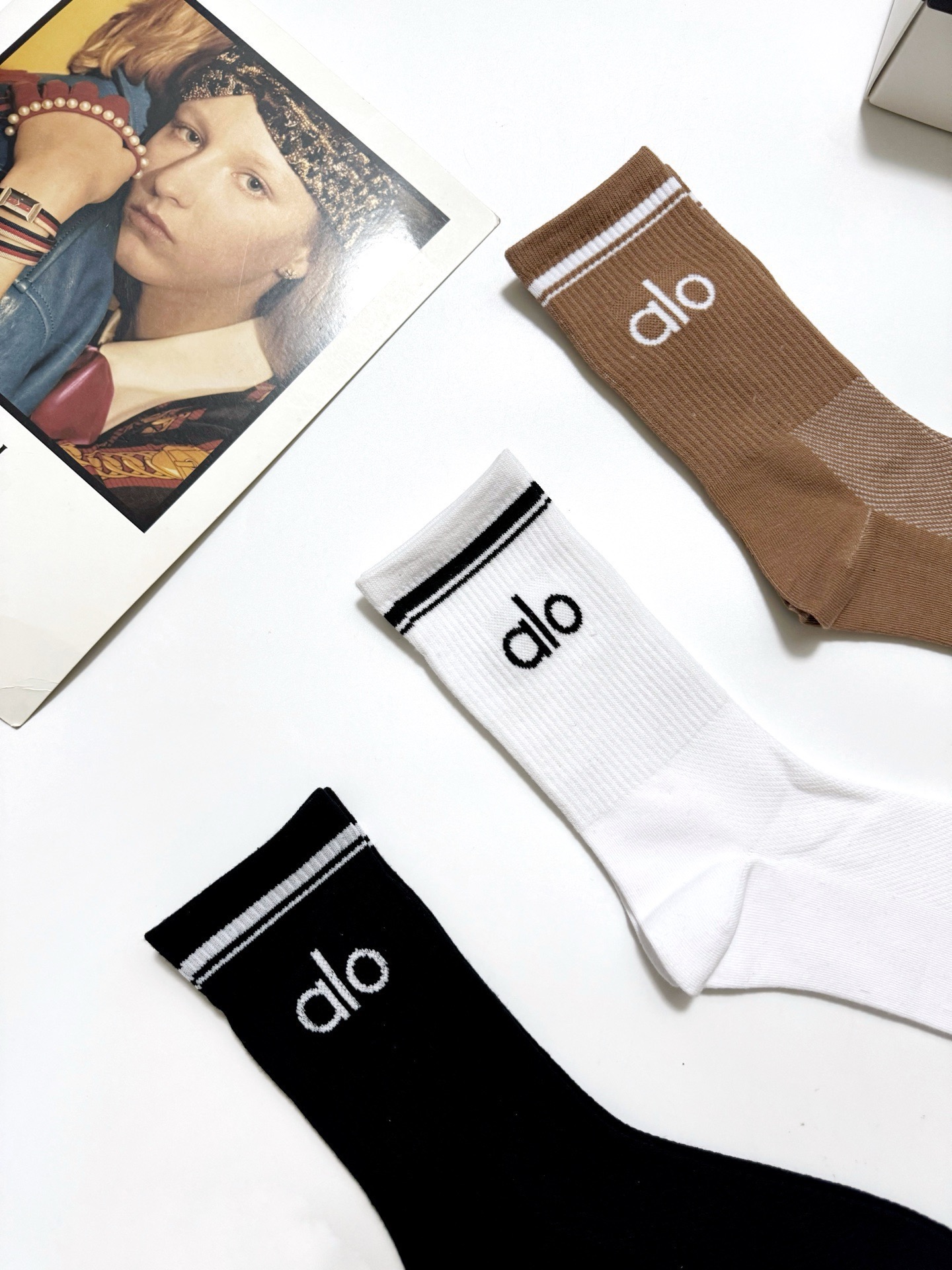 配包装🌟【一盒3双】 🌟 alo 经典字母logo 纯棉中筒袜 ，ins超火爆小腿短袜，纯棉面料，潮人必