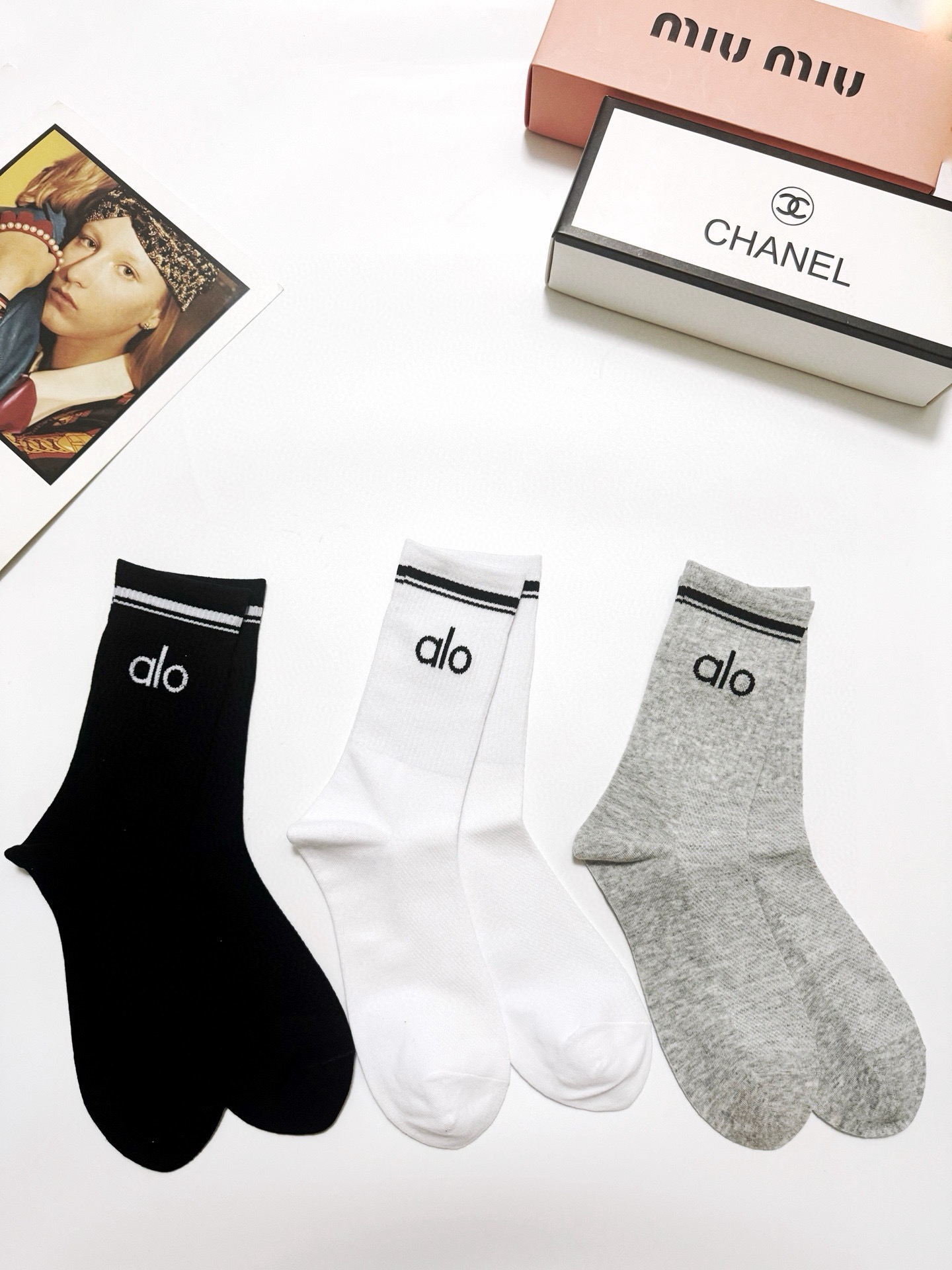 配包装🌟【一盒3双】 🌟 alo 经典字母logo 纯棉中筒袜 ，ins超火爆小腿短袜，纯棉面料，潮人必