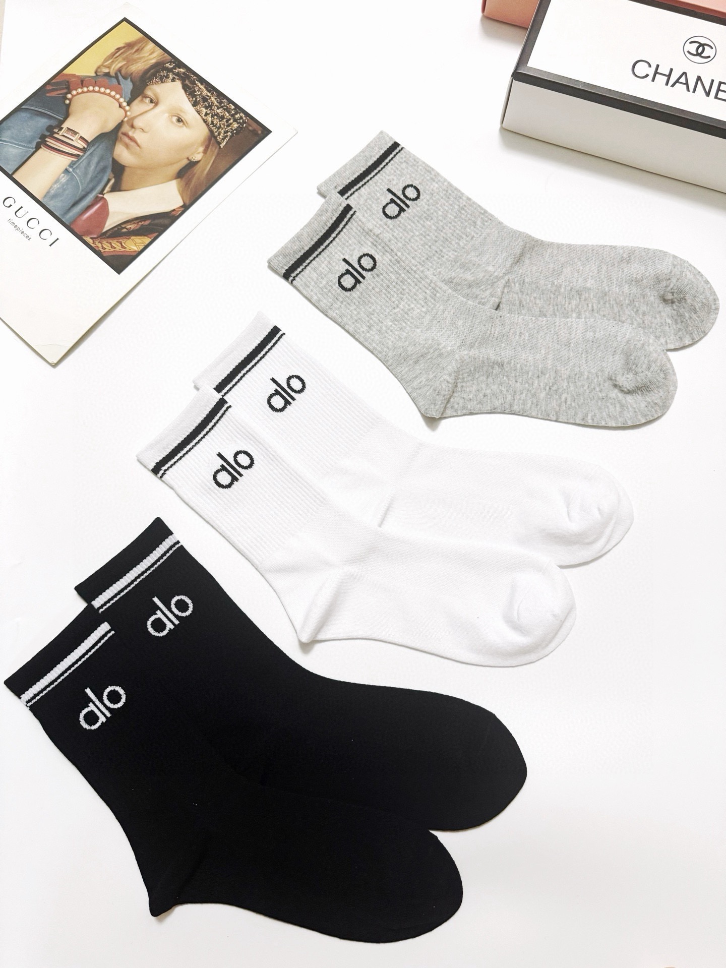 配包装🌟【一盒3双】 🌟 alo 经典字母logo 纯棉中筒袜 ，ins超火爆小腿短袜，纯棉面料，潮人必