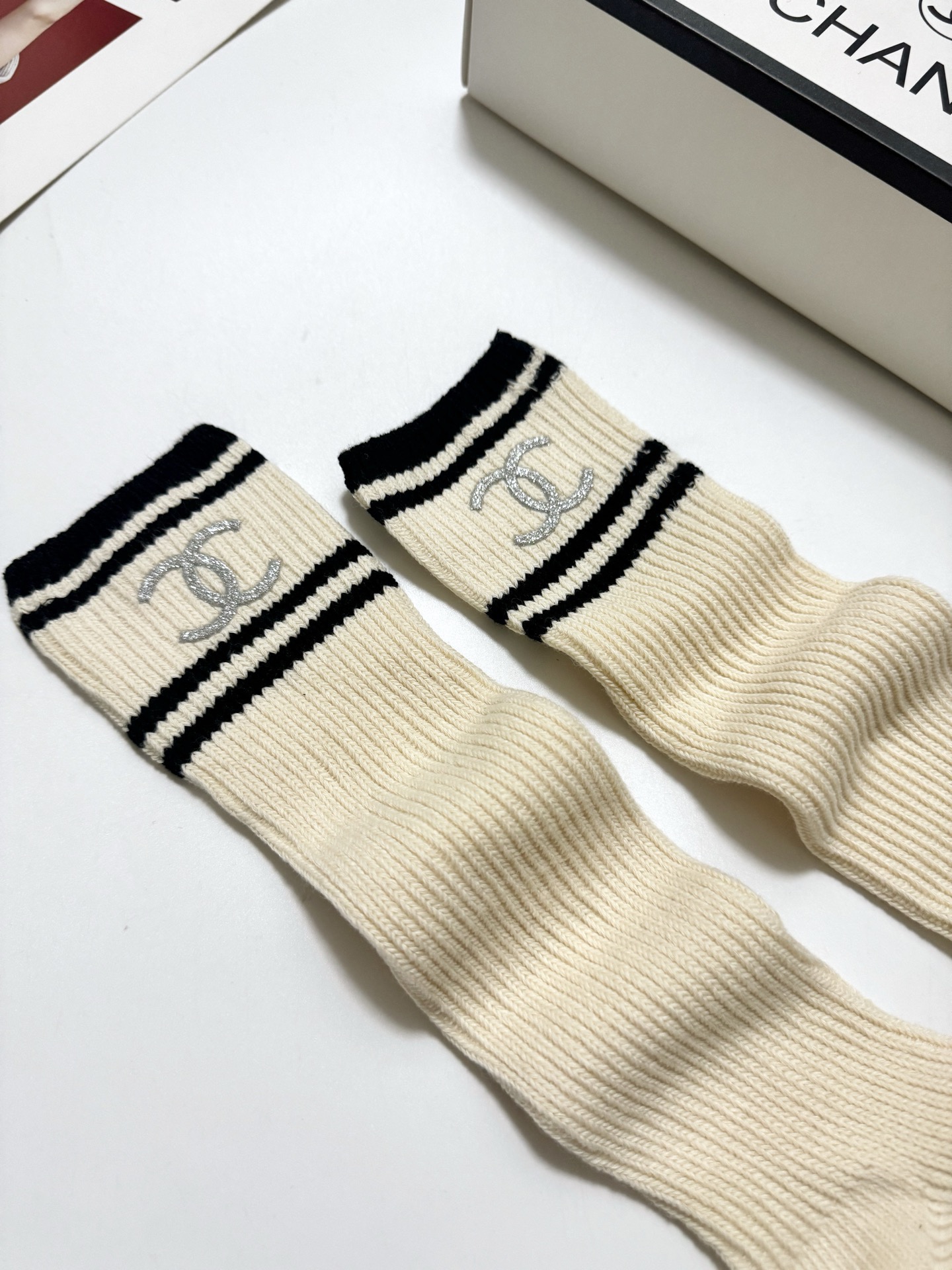 配包装🌟【一盒一双】🌟Chanel 香奈儿 经典双C字母logo纯棉长筒袜 小腿袜🌟ins爆款！专柜在售