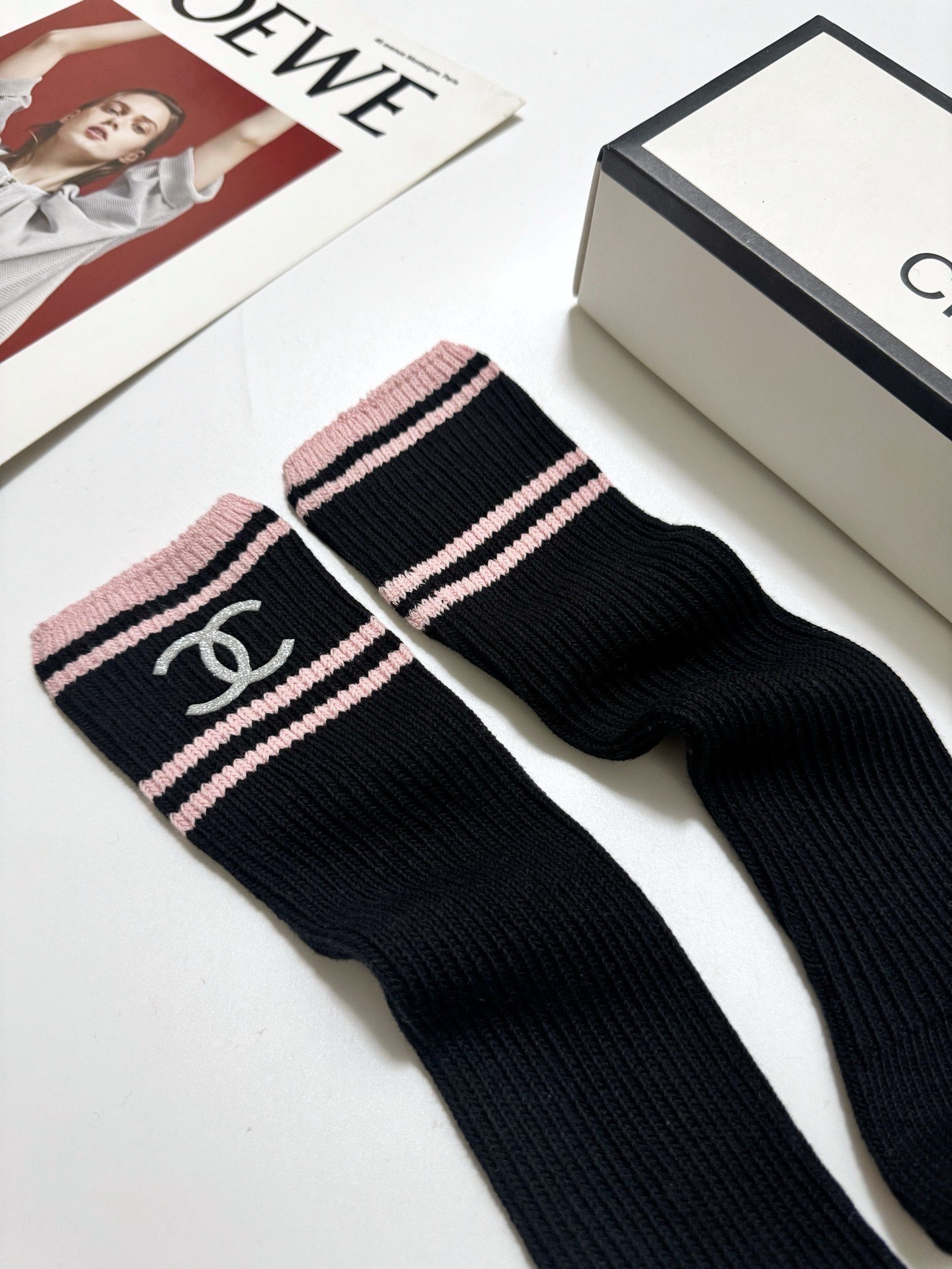 配包装🌟【一盒一双】🌟Chanel 香奈儿 经典双C字母logo纯棉长筒袜 小腿袜🌟ins爆款！专柜在售