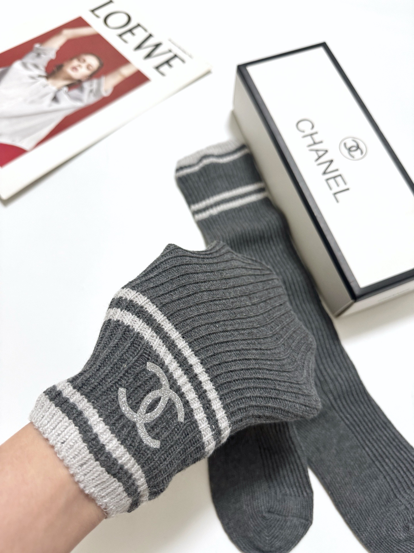 配包装🌟【一盒一双】🌟Chanel 香奈儿 经典双C字母logo纯棉长筒袜 小腿袜🌟ins爆款！专柜在售