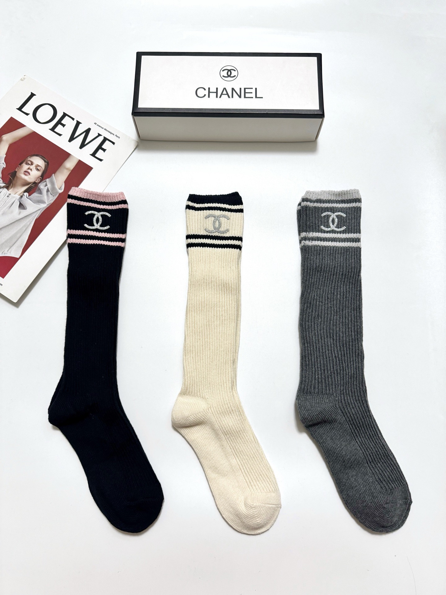 配包装🌟【一盒一双】🌟Chanel 香奈儿 经典双C字母logo纯棉长筒袜 小腿袜🌟ins爆款！专柜在售