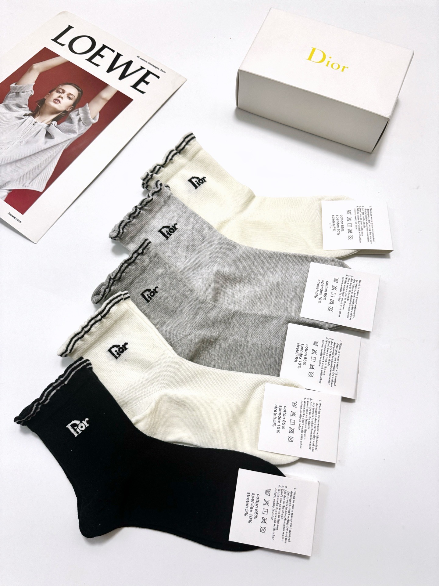 配包装🌟【一盒5 双】 🌟Dior 迪奥 经典字母logo 纯棉短筒袜 ，ins超火爆短袜，纯棉面料，潮