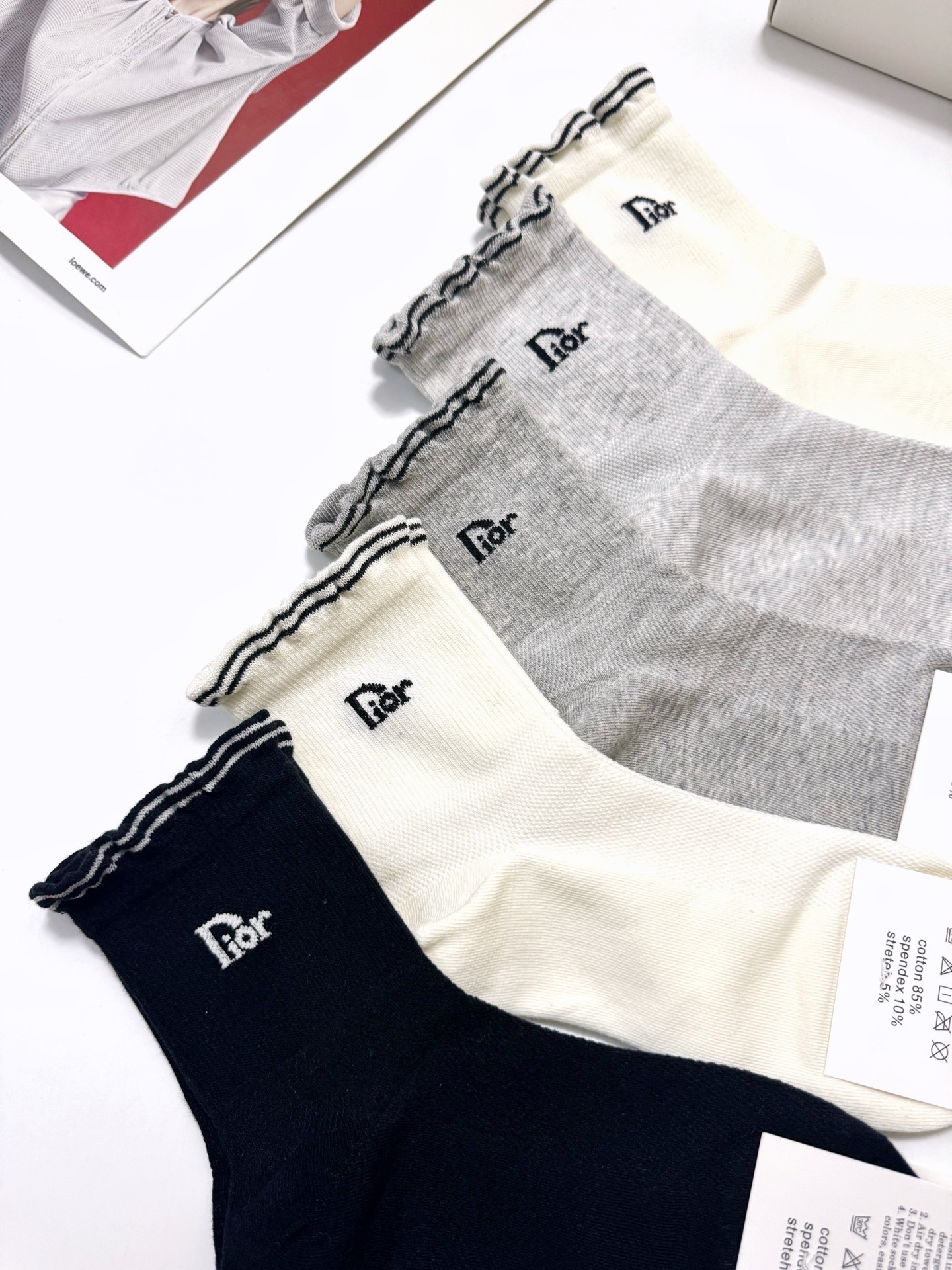 配包装🌟【一盒5 双】 🌟Dior 迪奥 经典字母logo 纯棉短筒袜 ，ins超火爆短袜，纯棉面料，潮