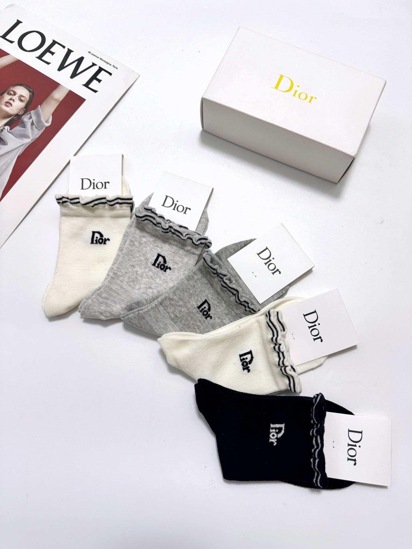 配包装🌟【一盒5 双】 🌟Dior 迪奥 经典字母logo 纯棉短筒袜 ，ins超火爆短袜，纯棉面料，潮