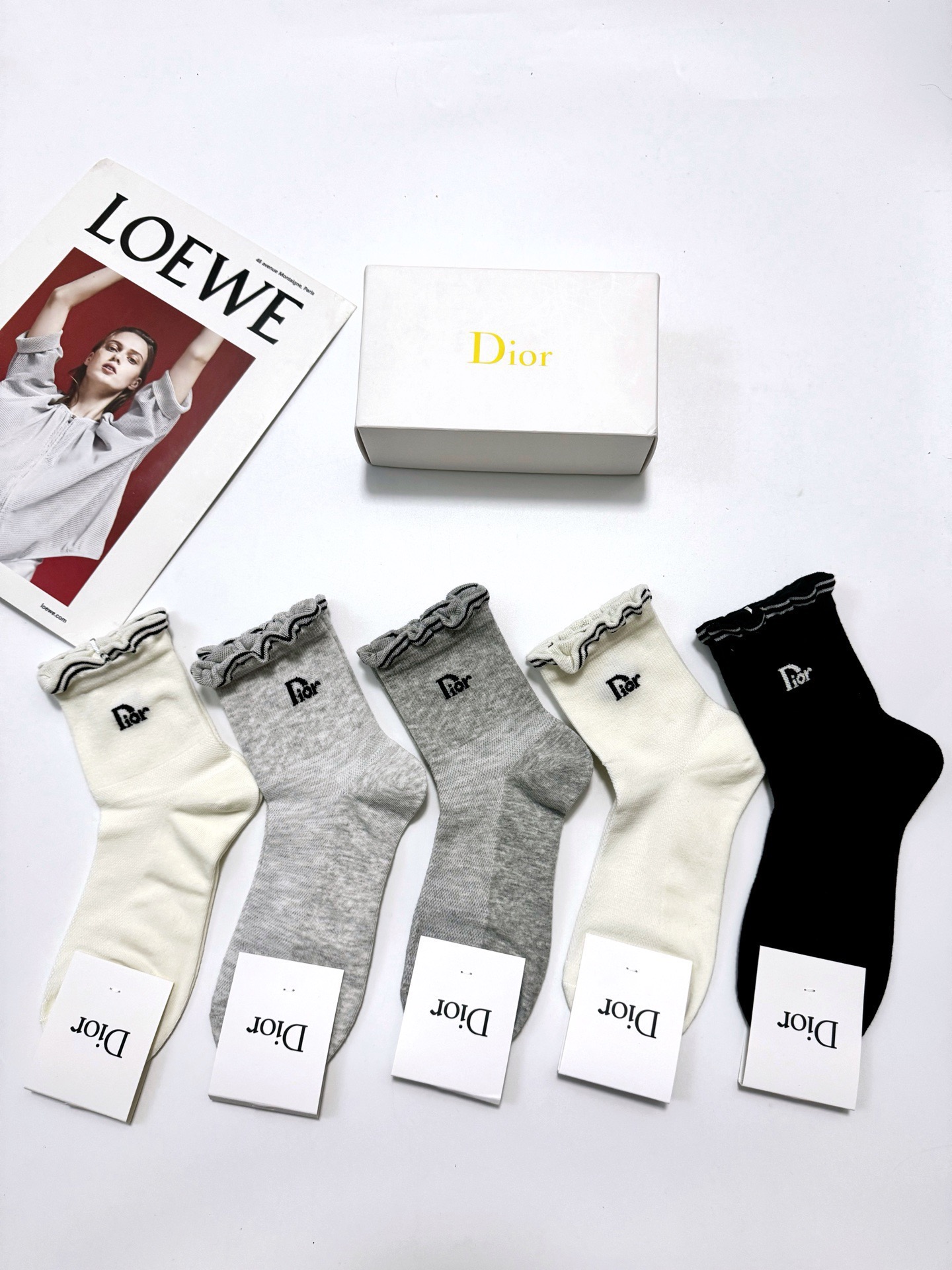 配包装🌟【一盒5 双】 🌟Dior 迪奥 经典字母logo 纯棉短筒袜 ，ins超火爆短袜，纯棉面料，潮