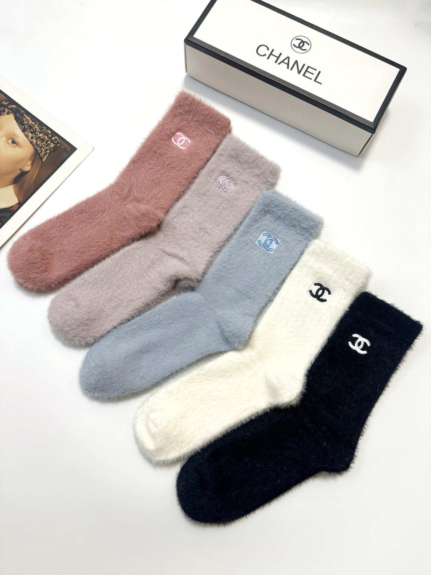 配包装🌟【一盒5 双】🌟Chanel香奈儿 欧美大牌 经典字母 logo 水貂绒短筒袜 ！超级软糯亲肤！