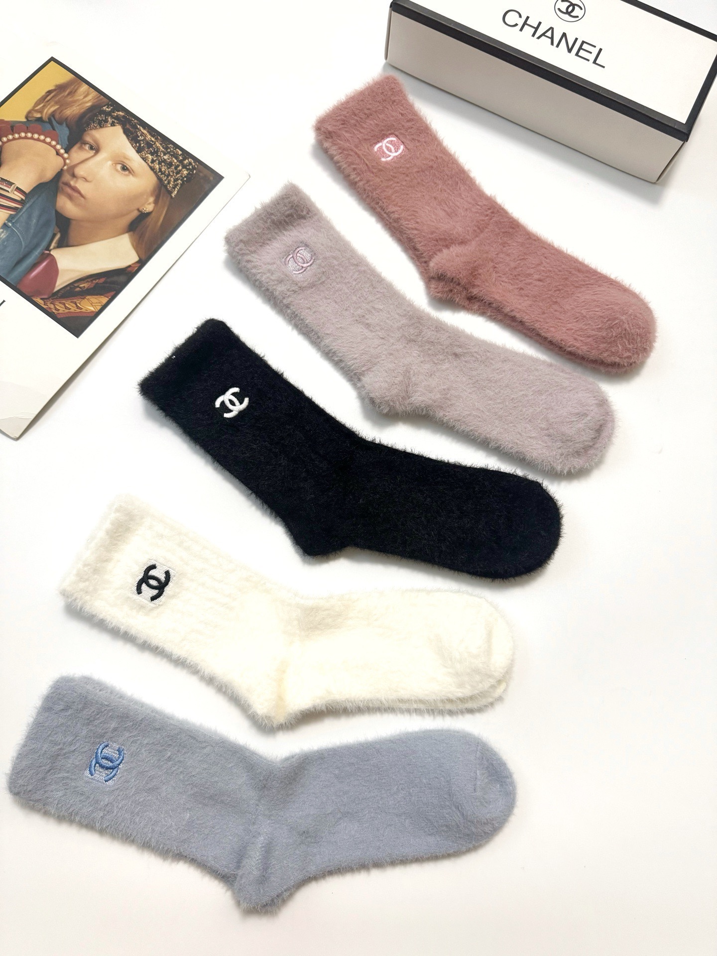 配包装🌟【一盒5 双】🌟Chanel香奈儿 欧美大牌 经典字母 logo 水貂绒短筒袜 ！超级软糯亲肤！