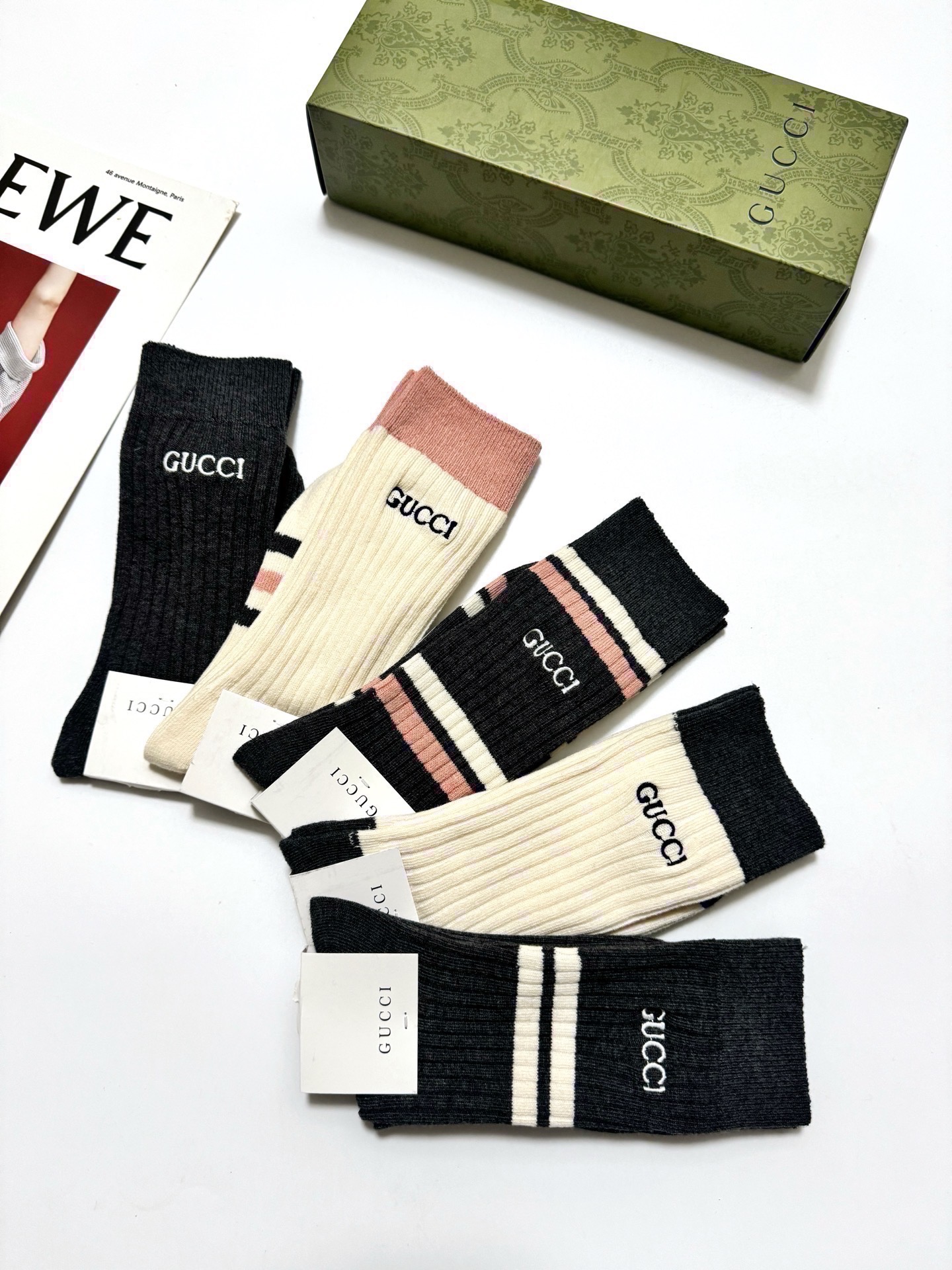 配包装🌟【一盒5 双】 🌟Gucci 古琦 经典刺绣字母logo 纯棉中筒袜 ，ins超火爆小腿袜，纯棉