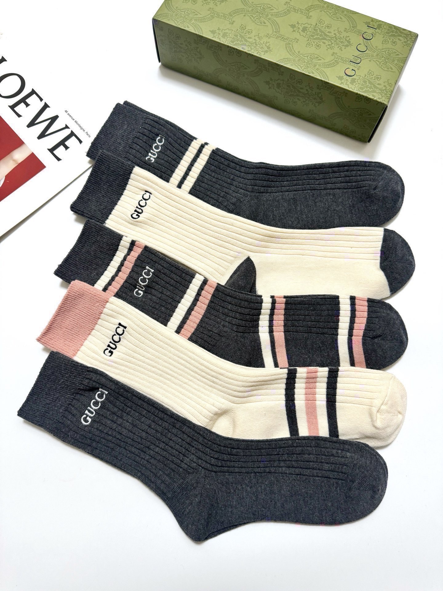 配包装🌟【一盒5 双】 🌟Gucci 古琦 经典刺绣字母logo 纯棉中筒袜 ，ins超火爆小腿袜，纯棉