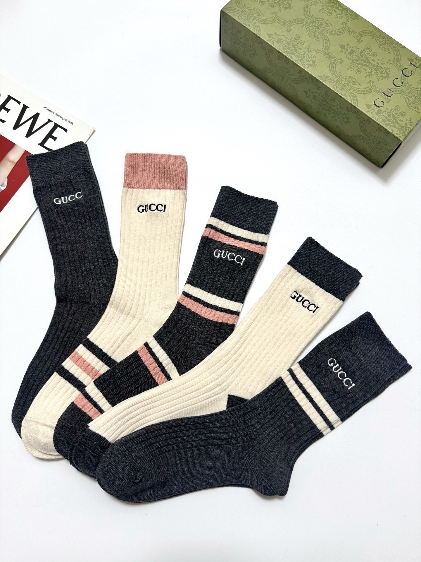 配包装🌟【一盒5 双】 🌟Gucci 古琦 经典刺绣字母logo 纯棉中筒袜 ，ins超火爆小腿袜，纯棉