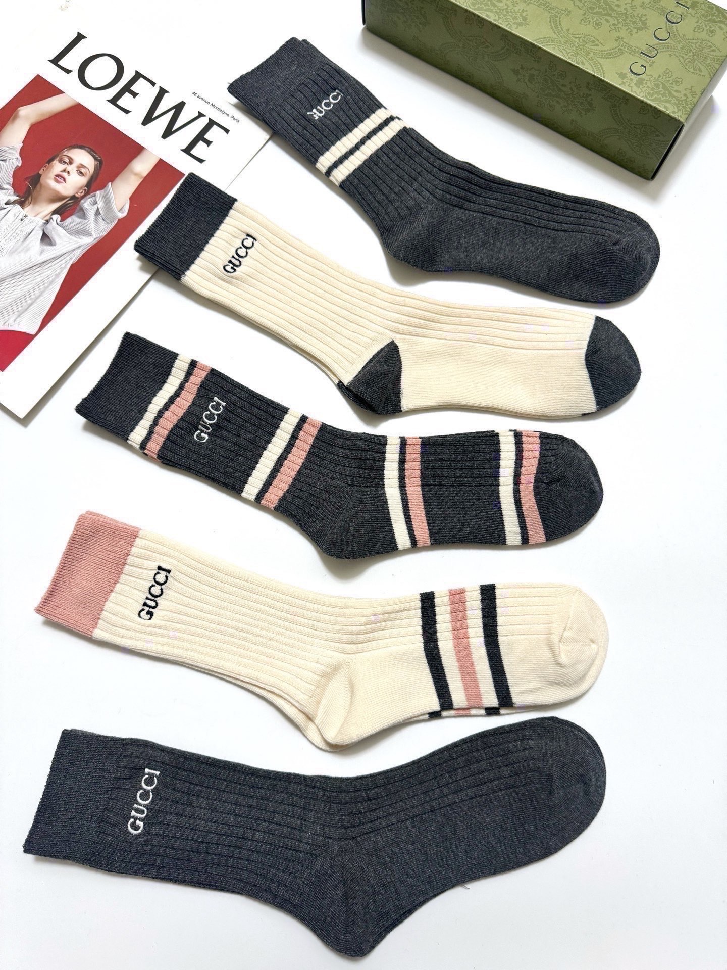 配包装🌟【一盒5 双】 🌟Gucci 古琦 经典刺绣字母logo 纯棉中筒袜 ，ins超火爆小腿袜，纯棉