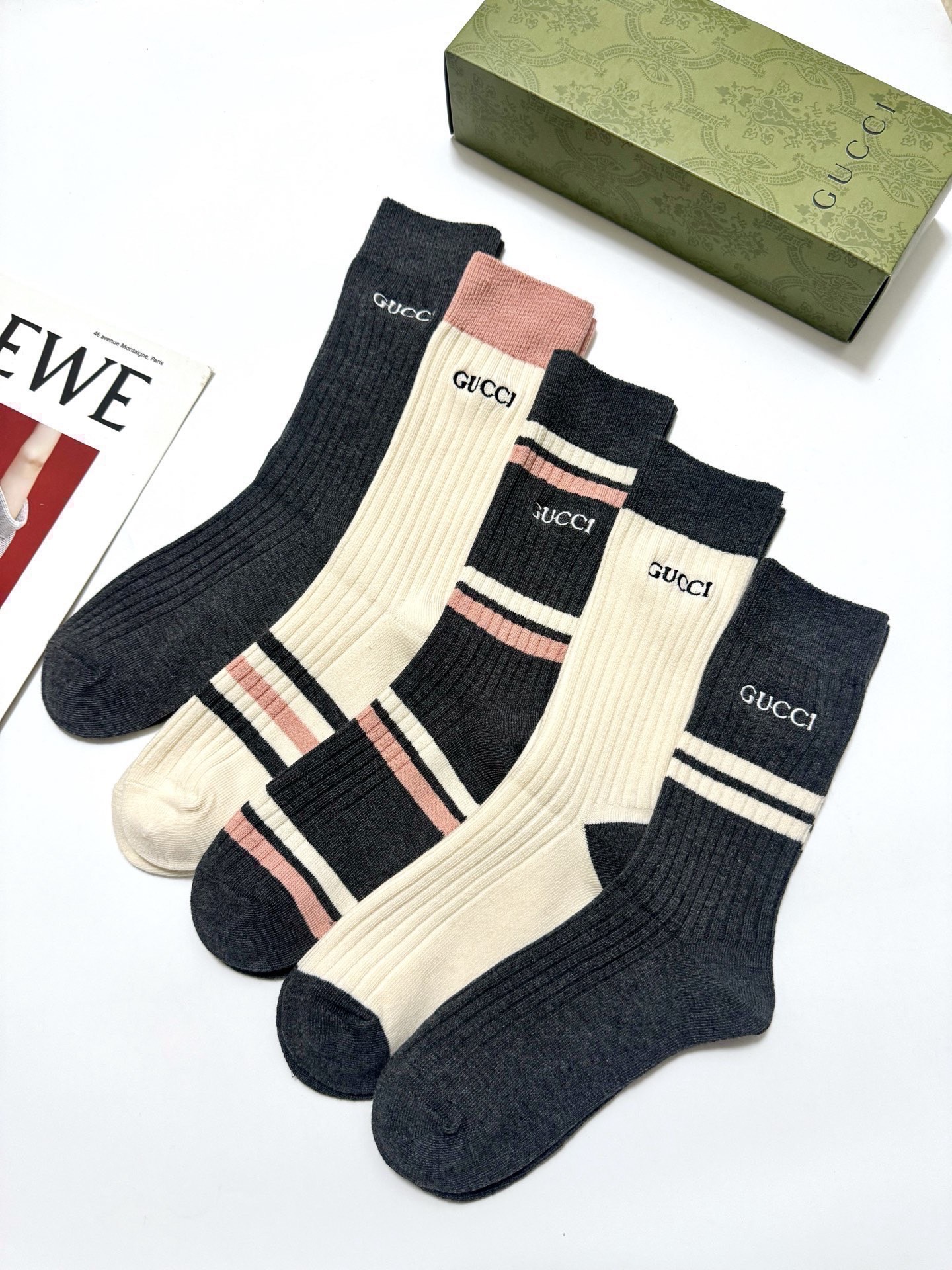 配包装🌟【一盒5 双】 🌟Gucci 古琦 经典刺绣字母logo 纯棉中筒袜 ，ins超火爆小腿袜，纯棉