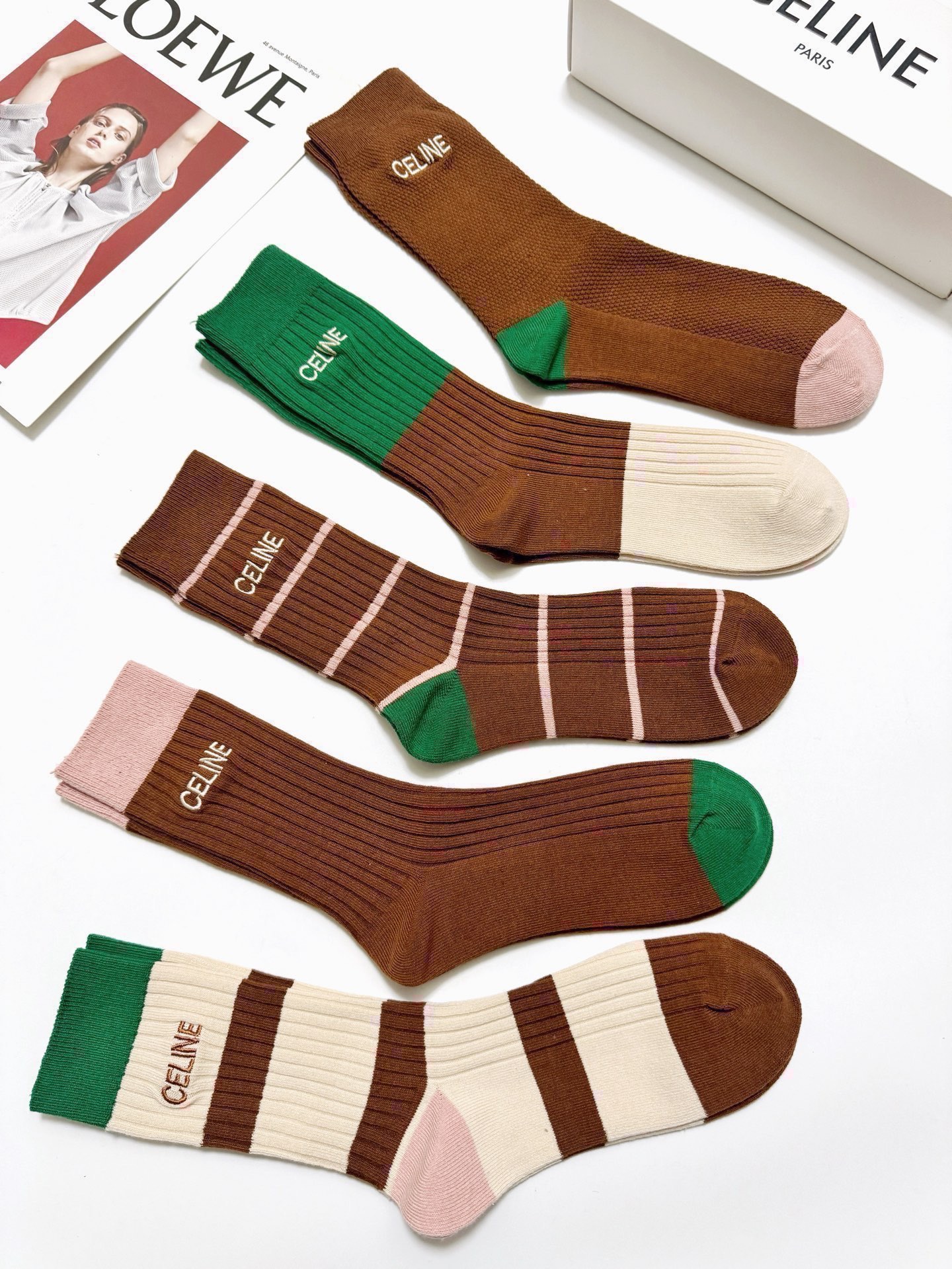配包装🌟【一盒5 双】 🌟Celine 赛琳 经典刺绣字母logo 纯棉混纺中筒袜 ，软糯亲肤，ins超